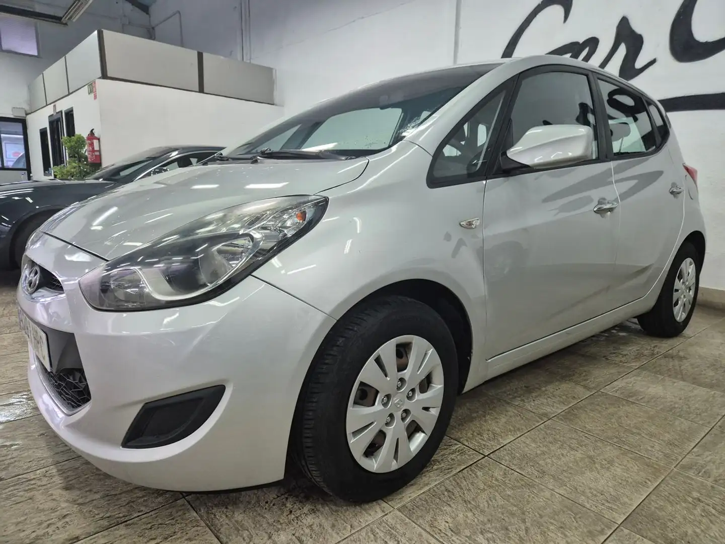 Hyundai iX20 1.4i Klass Plateado - 2