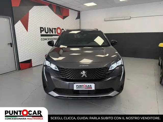 Peugeot 3008 view 2