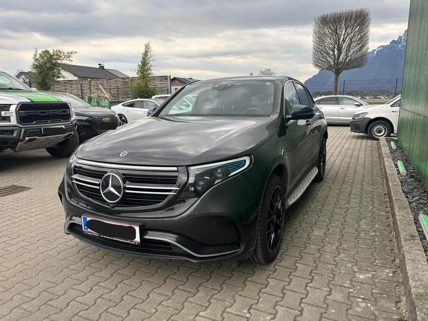 Mercedes-Benz EQC 400 EQC 400 4MATIC 80kWh Aut. Grau - 1