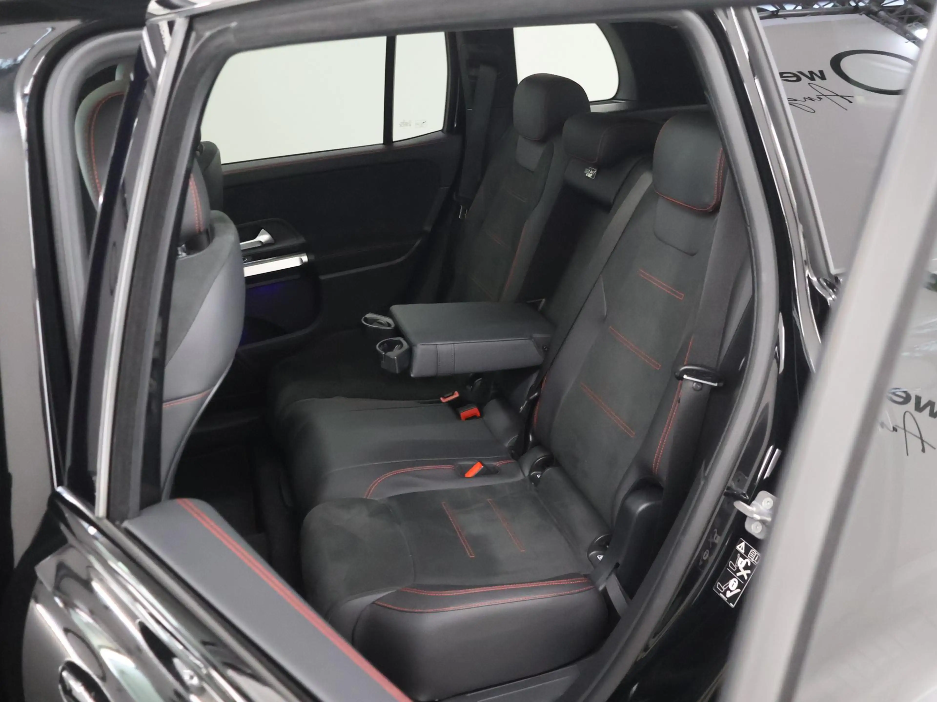 Mercedes-Benz GLB 180 AMG Line | Night | Panoramadak | Multibeam | 19" l — photo 11