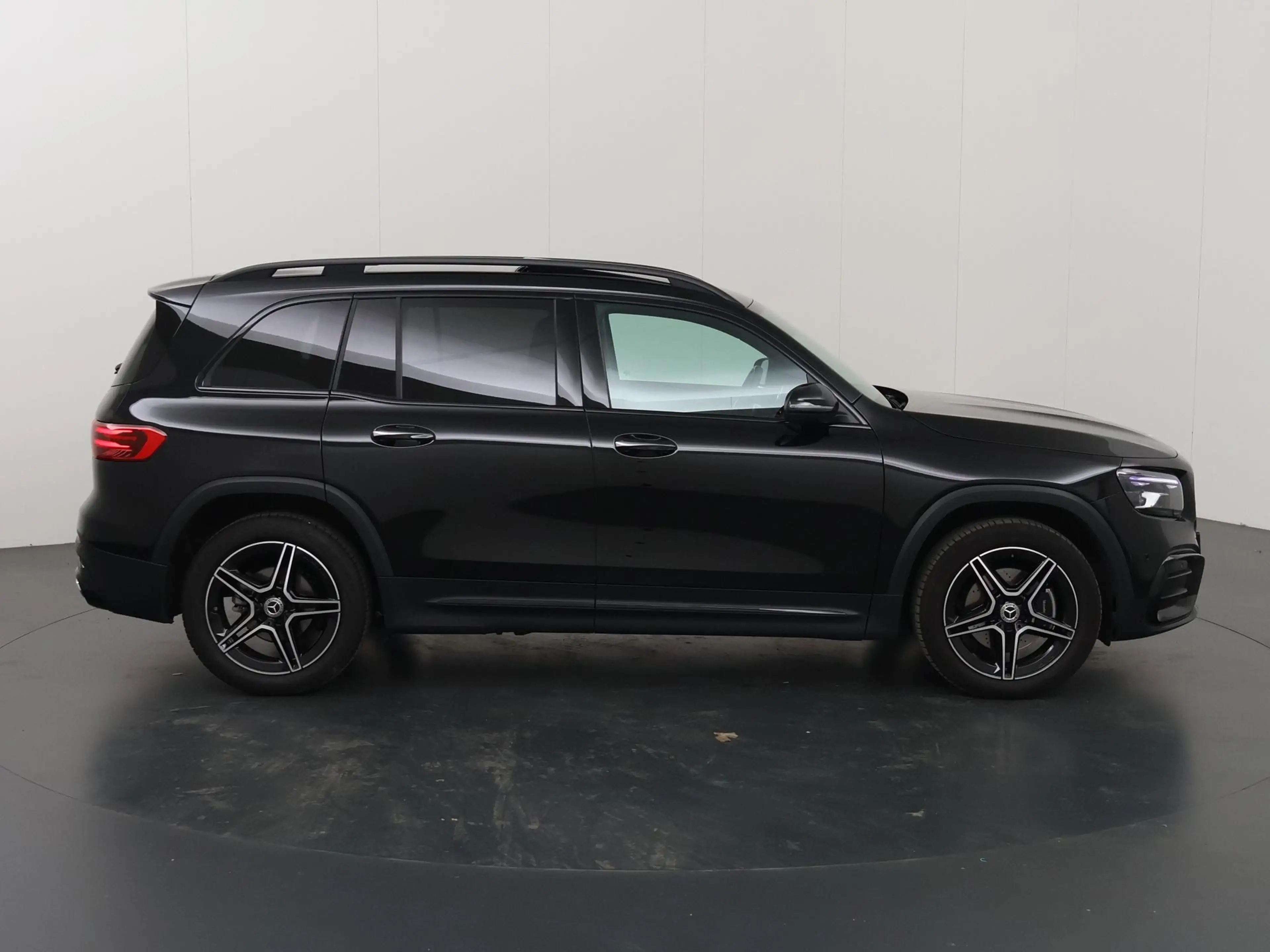 Mercedes-Benz GLB 180 AMG Line | Night | Panoramadak | Multibeam | 19" l — photo 6
