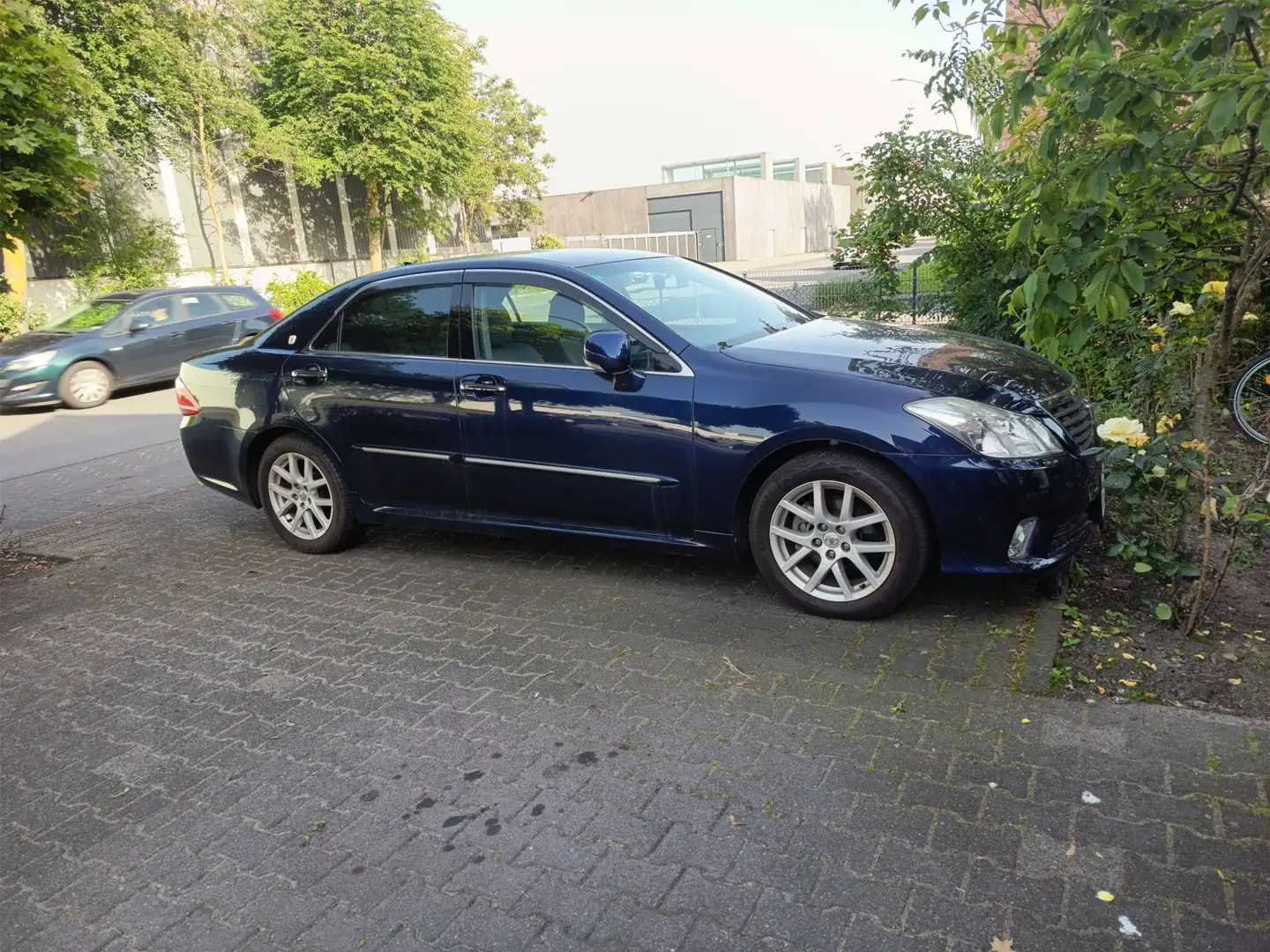 Toyota Crown Royal Salon Blau - 1