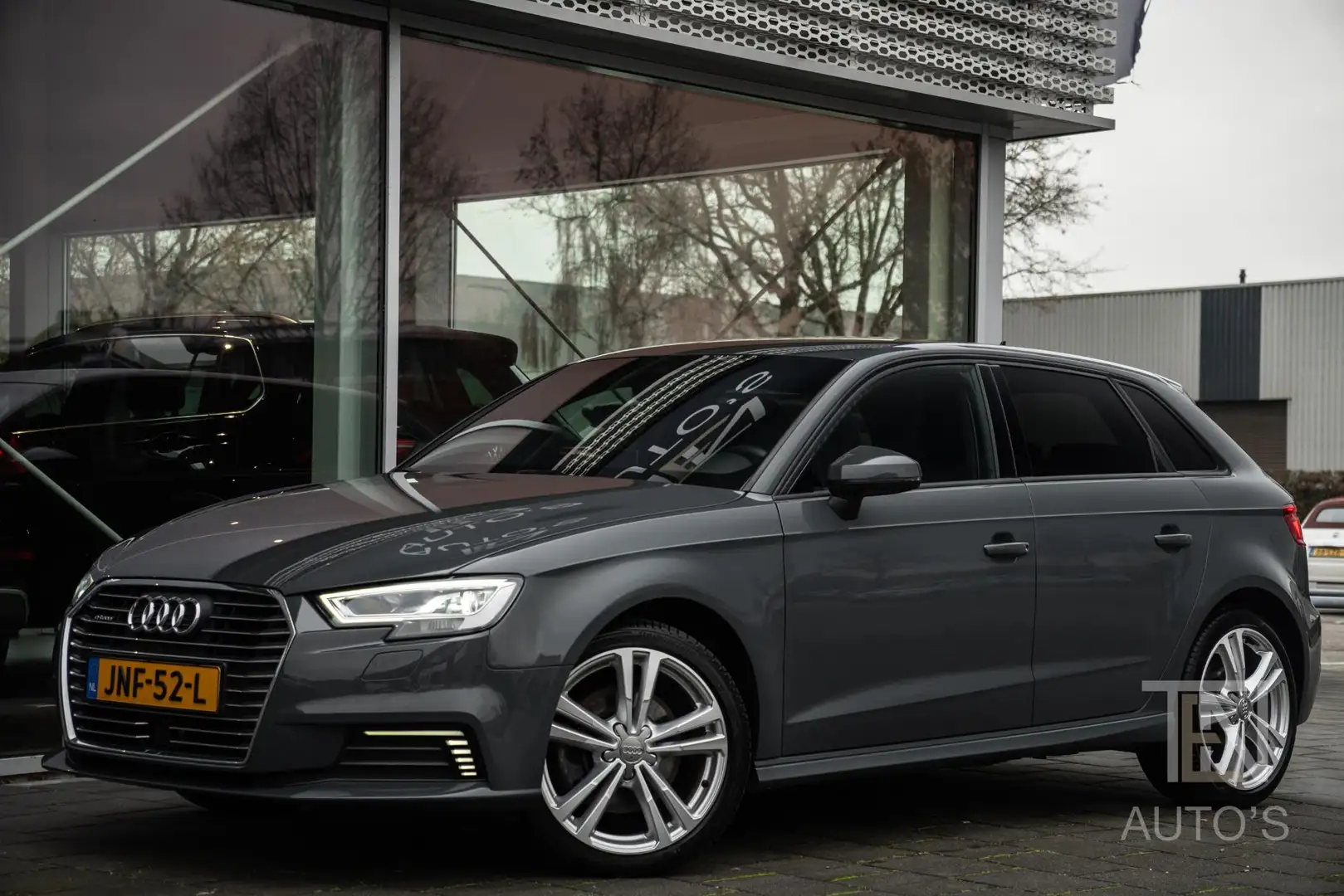 Audi A3 Sportback 40 e-tron S-Line | Camera | CarPlay | Di Grijs - 2