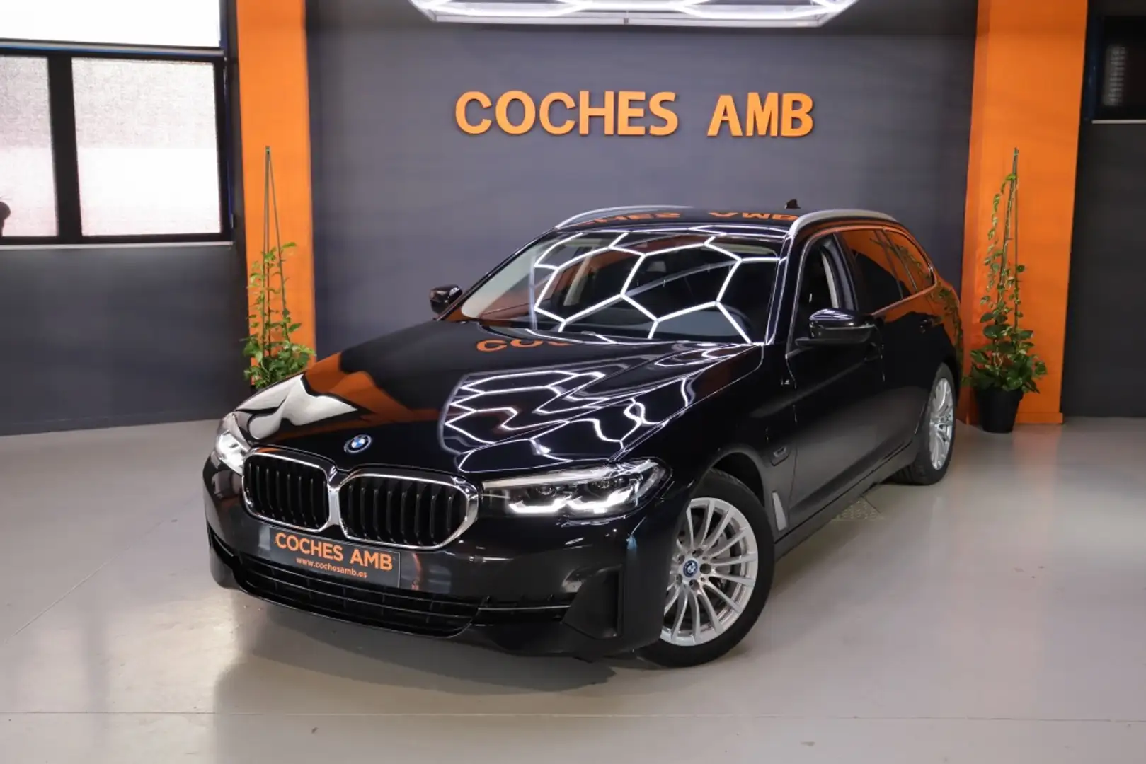 BMW 530 530e Touring xDrive Noir - 1