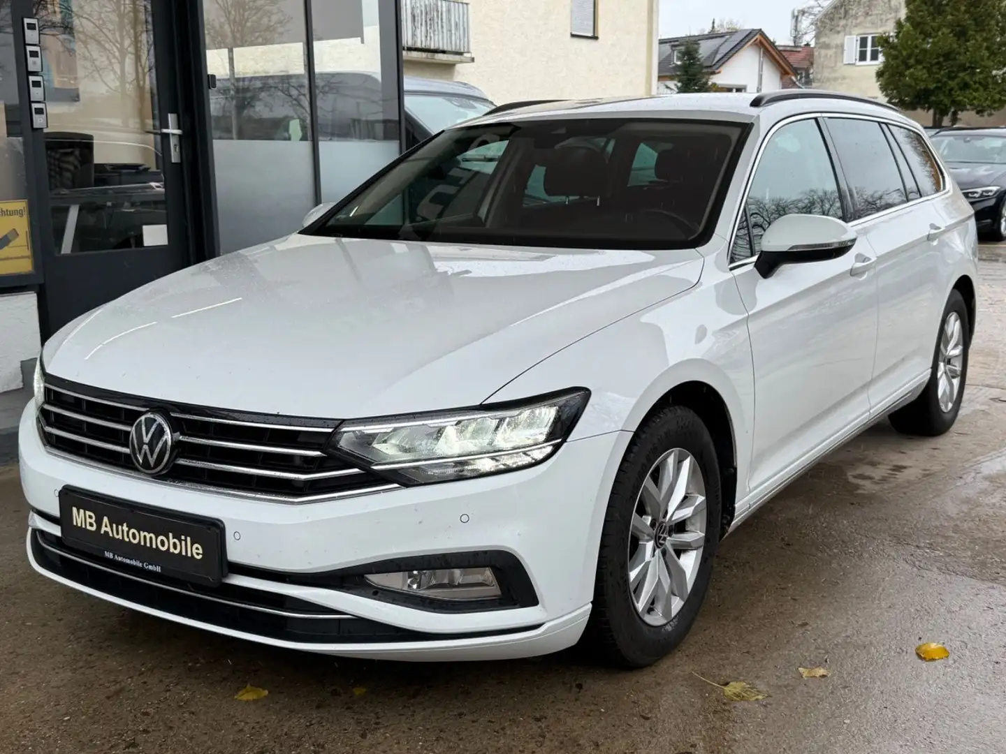 Volkswagen Passat Variant 4Motion*LED*NAVI*ACC*STAND.HEIZU* Weiß - 1
