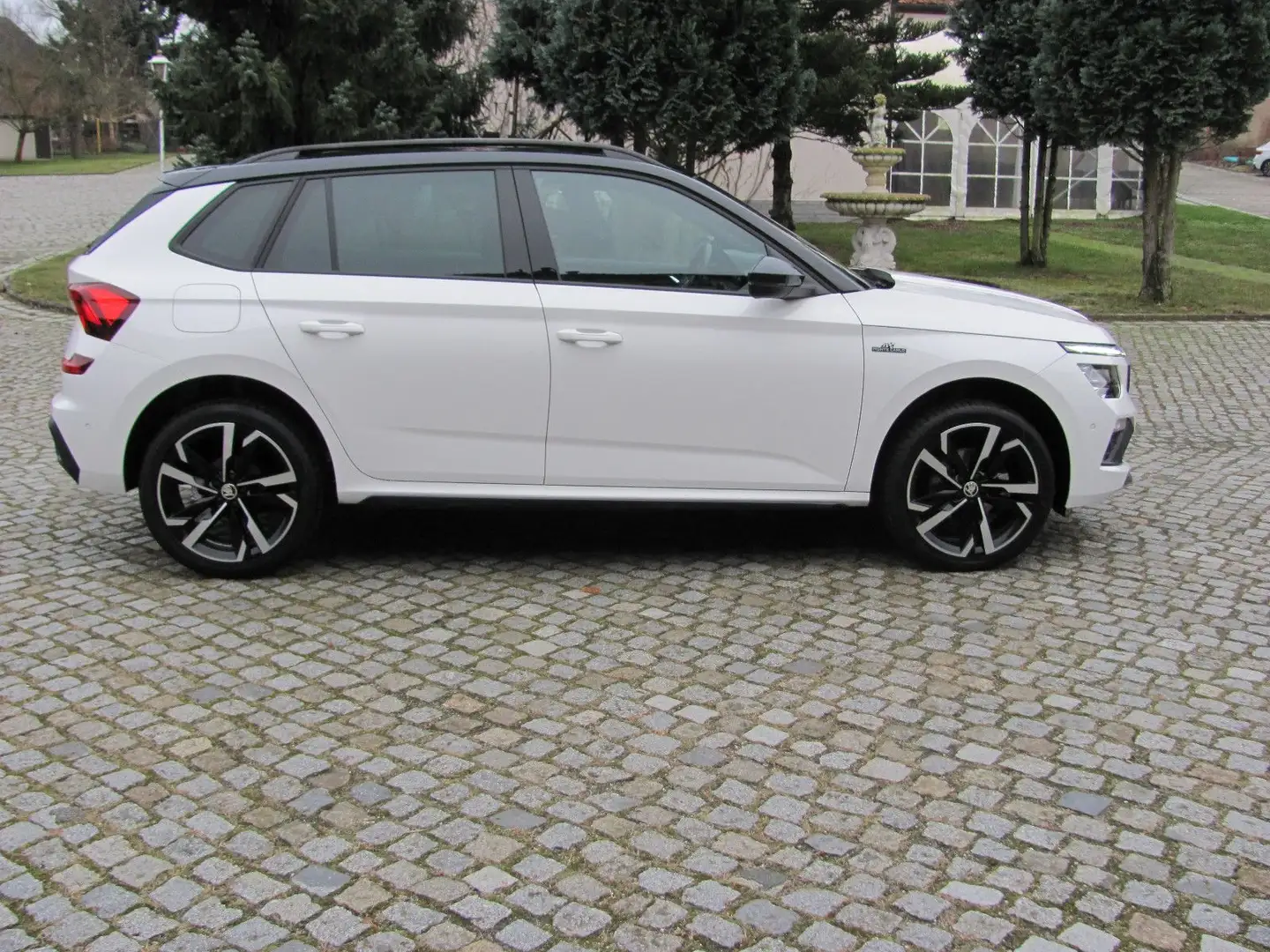 Skoda Kamiq 1.5 TSI ACT DSG Monte Carlo AHK PDC NAVI Bílá - 2