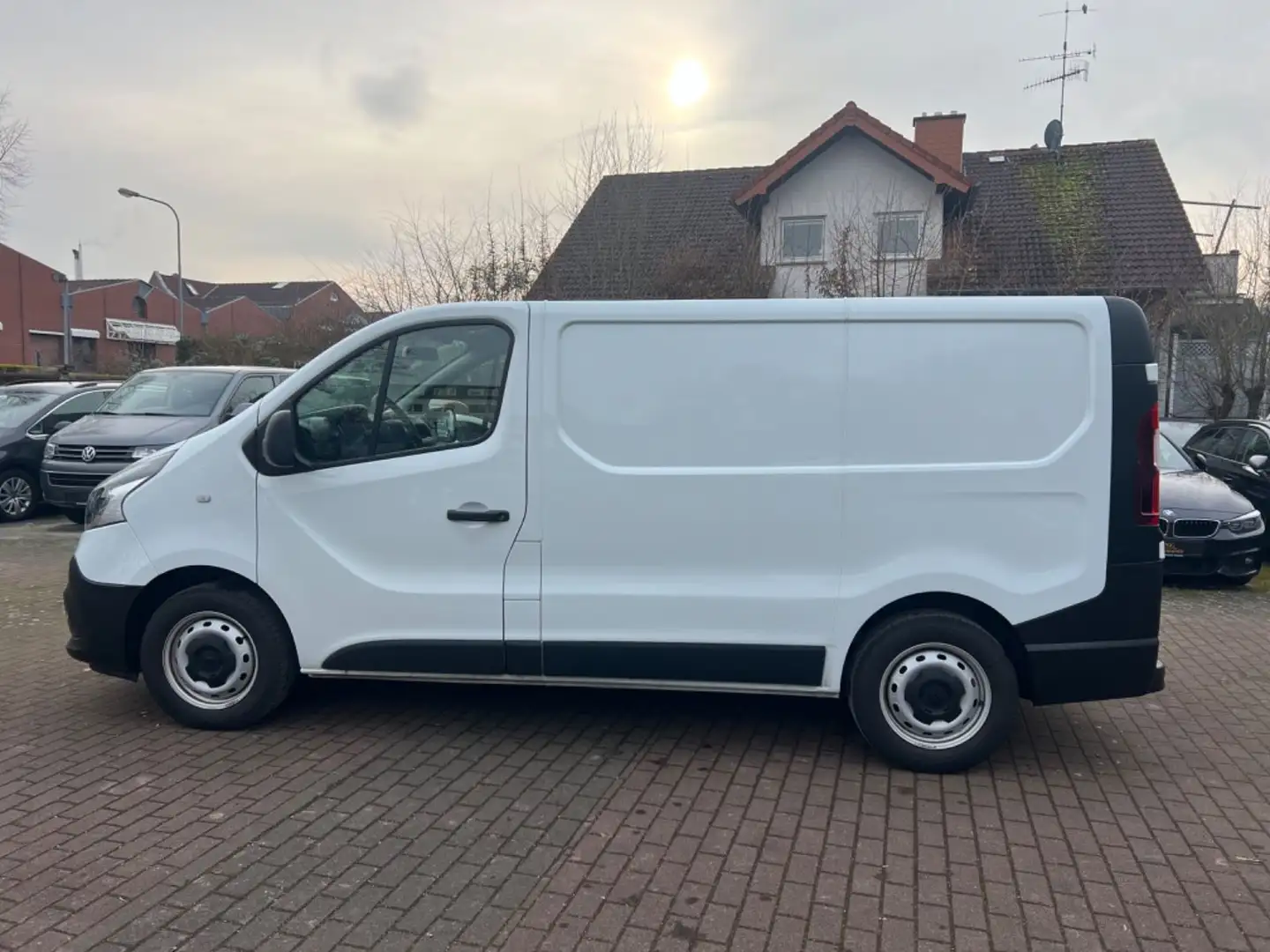 Renault Trafic Kasten L1H1 3,0t Komfort *Kamera*Standhz* Weiß - 2