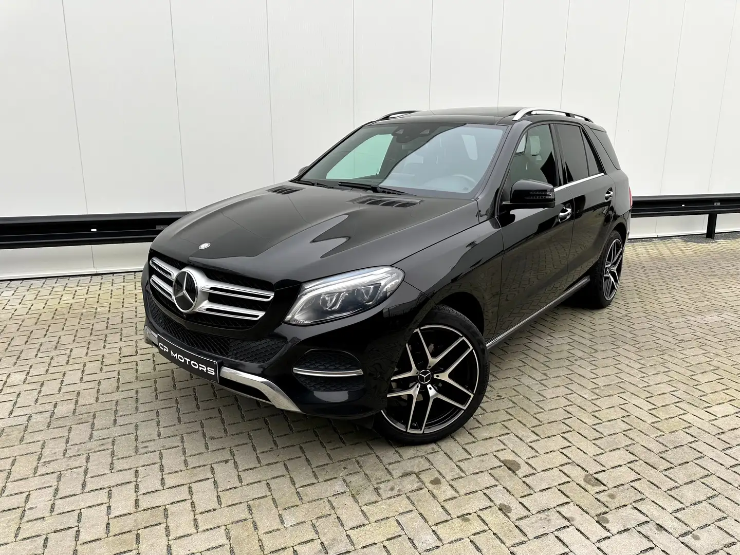 Mercedes-Benz GLE 350 4-MATIC | PANO | TREKHAAK | LICHTE VRACHT | TOP !! Zwart - 1