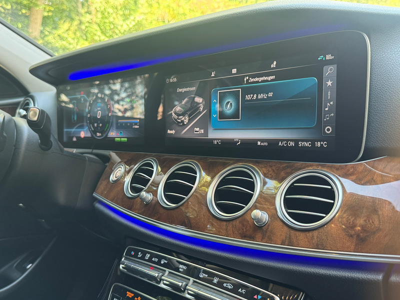 Mercedes-Benz E 350 e Business Solution AMG - 2017 - Head up - 360 Cam — photo 13