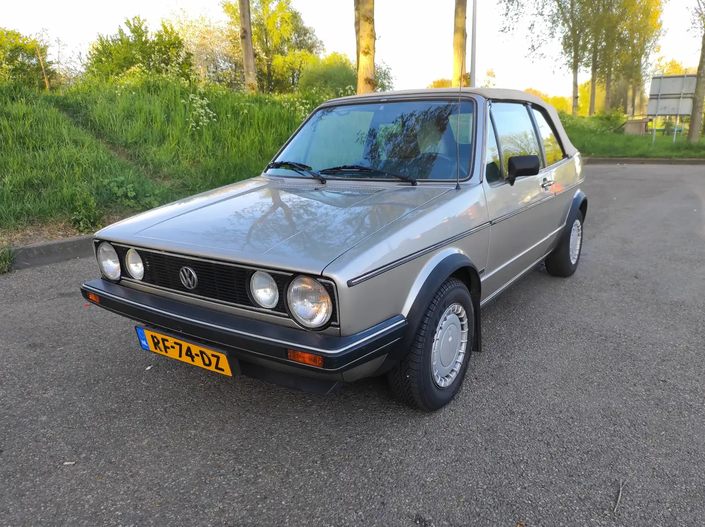Volkswagen Golf Cabriolet Uniek! 1e eigenaar, zeer nette en ORIGINELE staat! Beige - 1