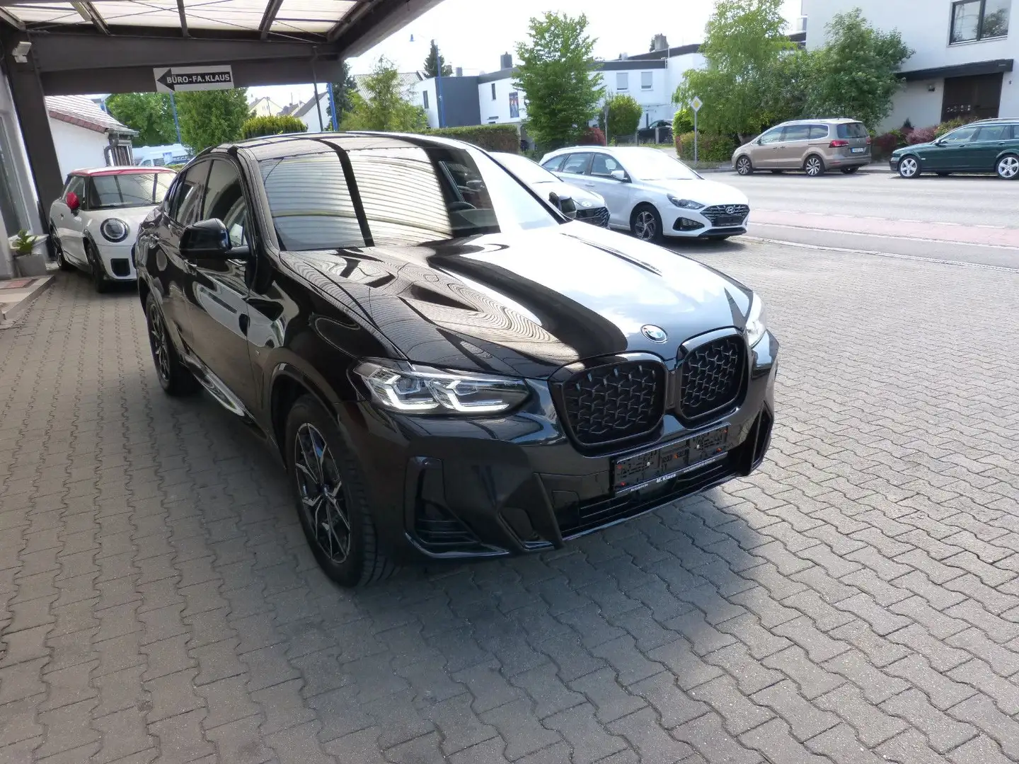 BMW X4 xDrive 20 i M Sport PANO ACC KAMERA AHK HIFI Schwarz - 1