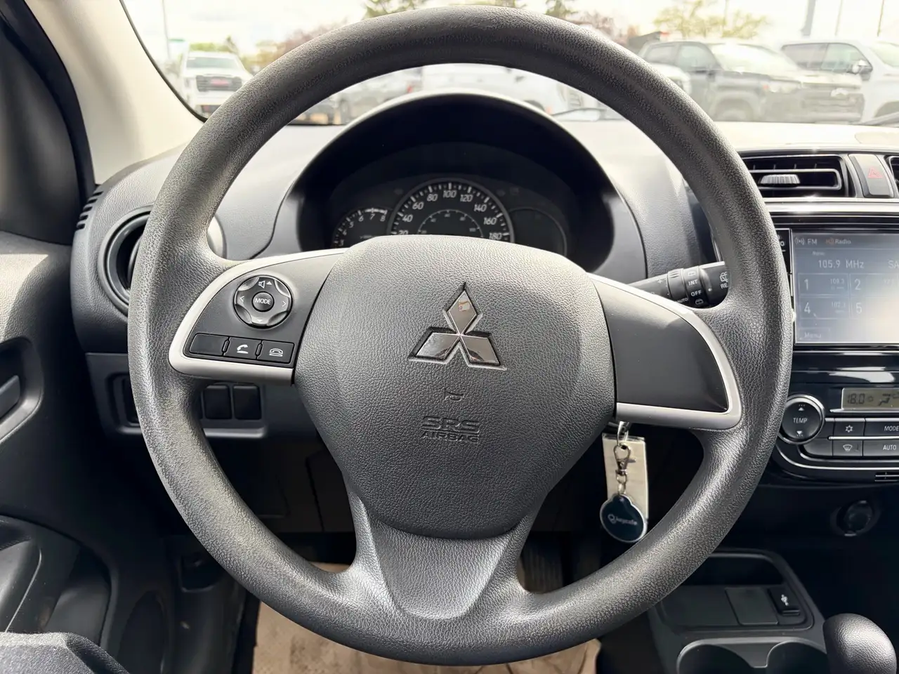 Mitsubishi Mirage снимка Mitsubishi Mirage