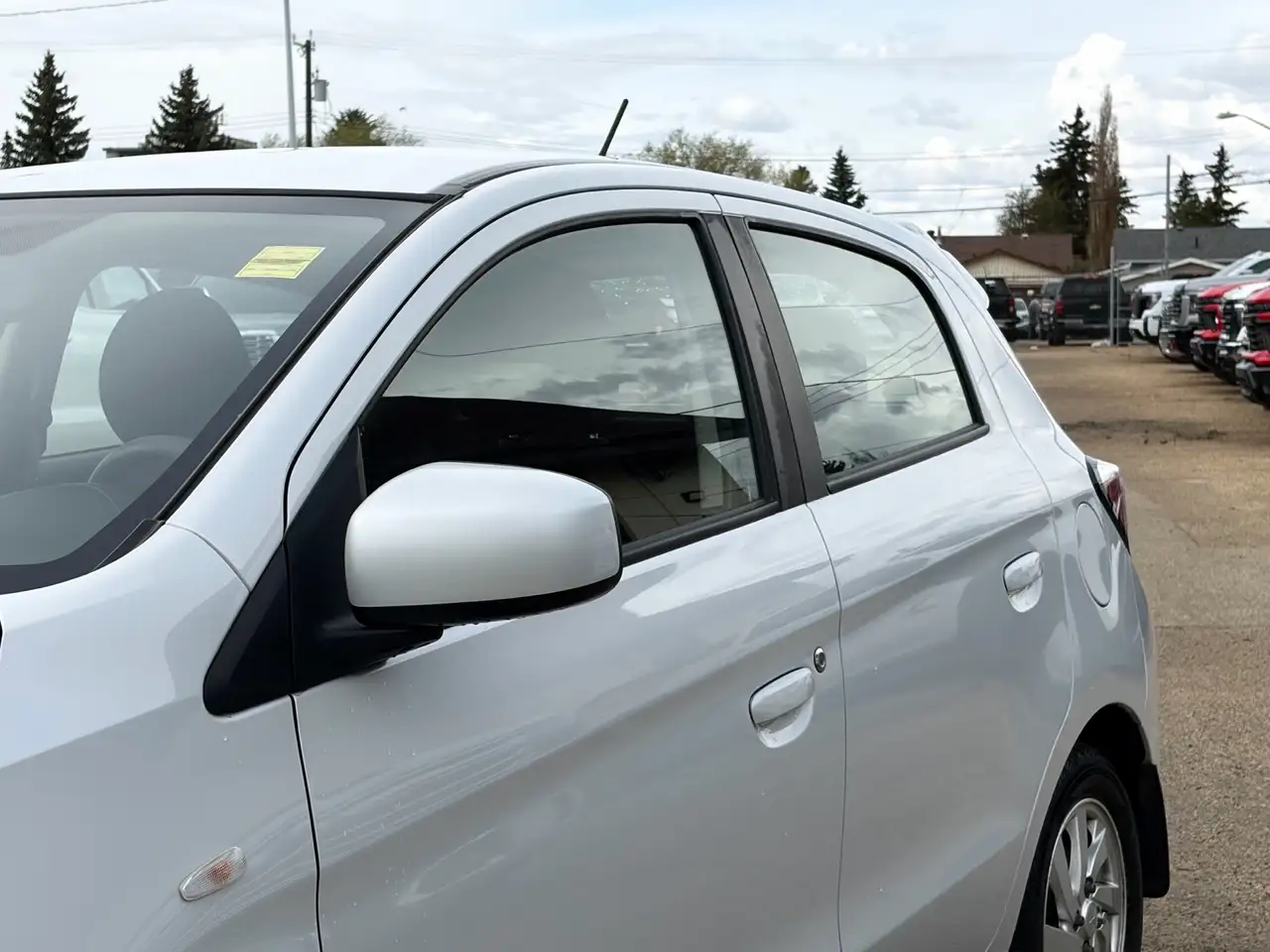 Mitsubishi Mirage снимка Mitsubishi Mirage