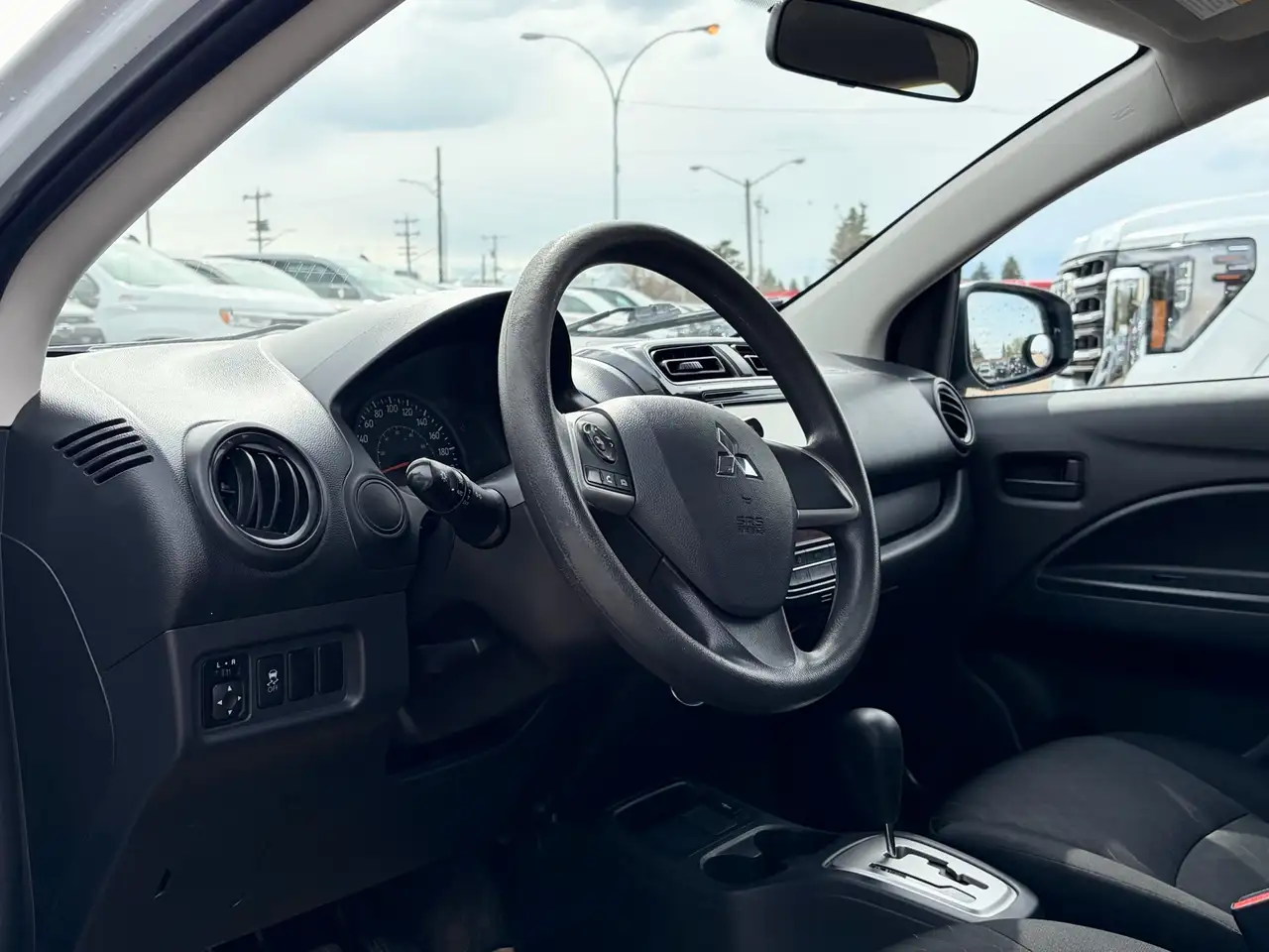 Mitsubishi Mirage снимка Mitsubishi Mirage