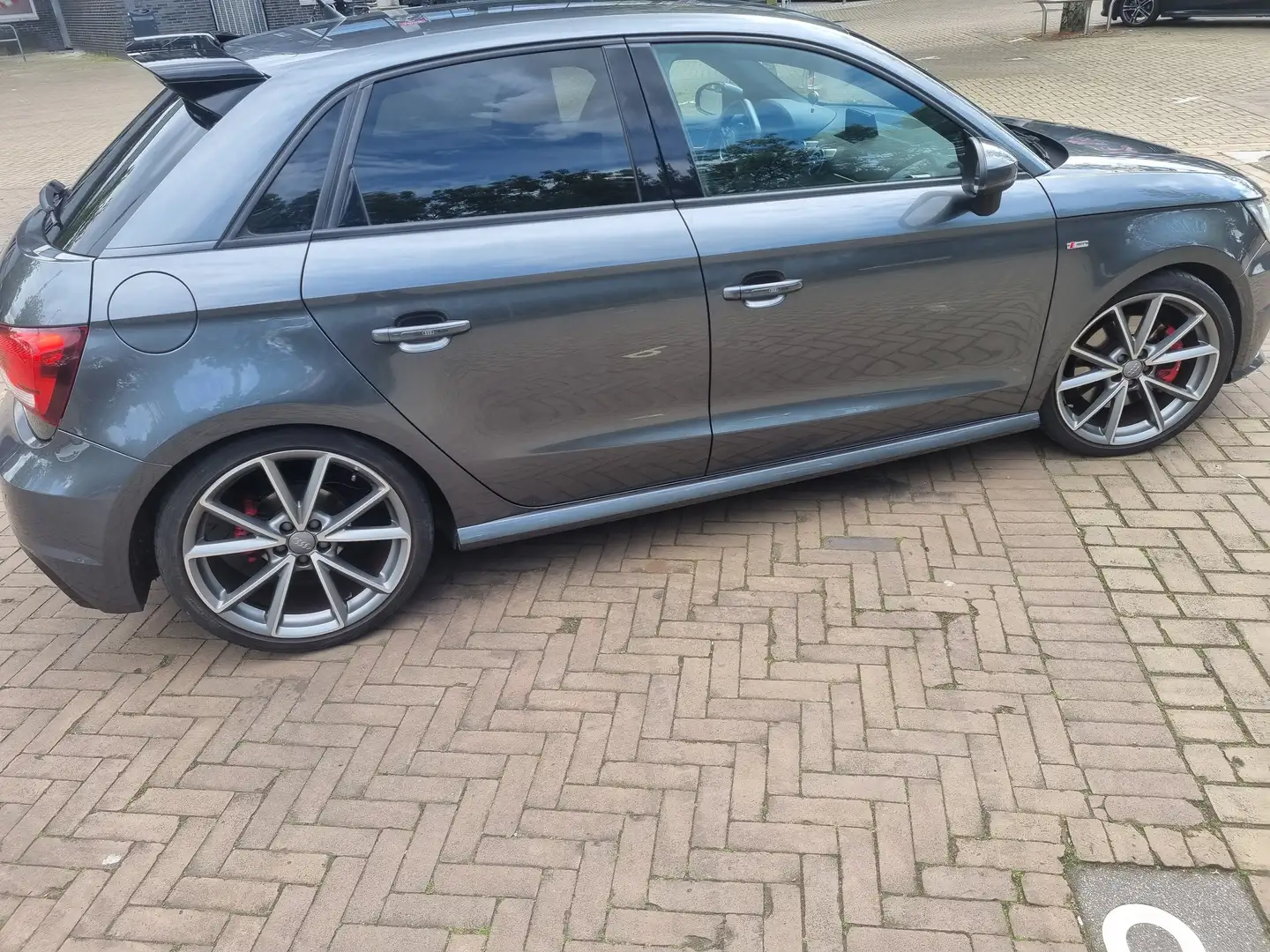 Audi A1 A1 1.8 TFSI Sportback, Pro line S Grijs - 2