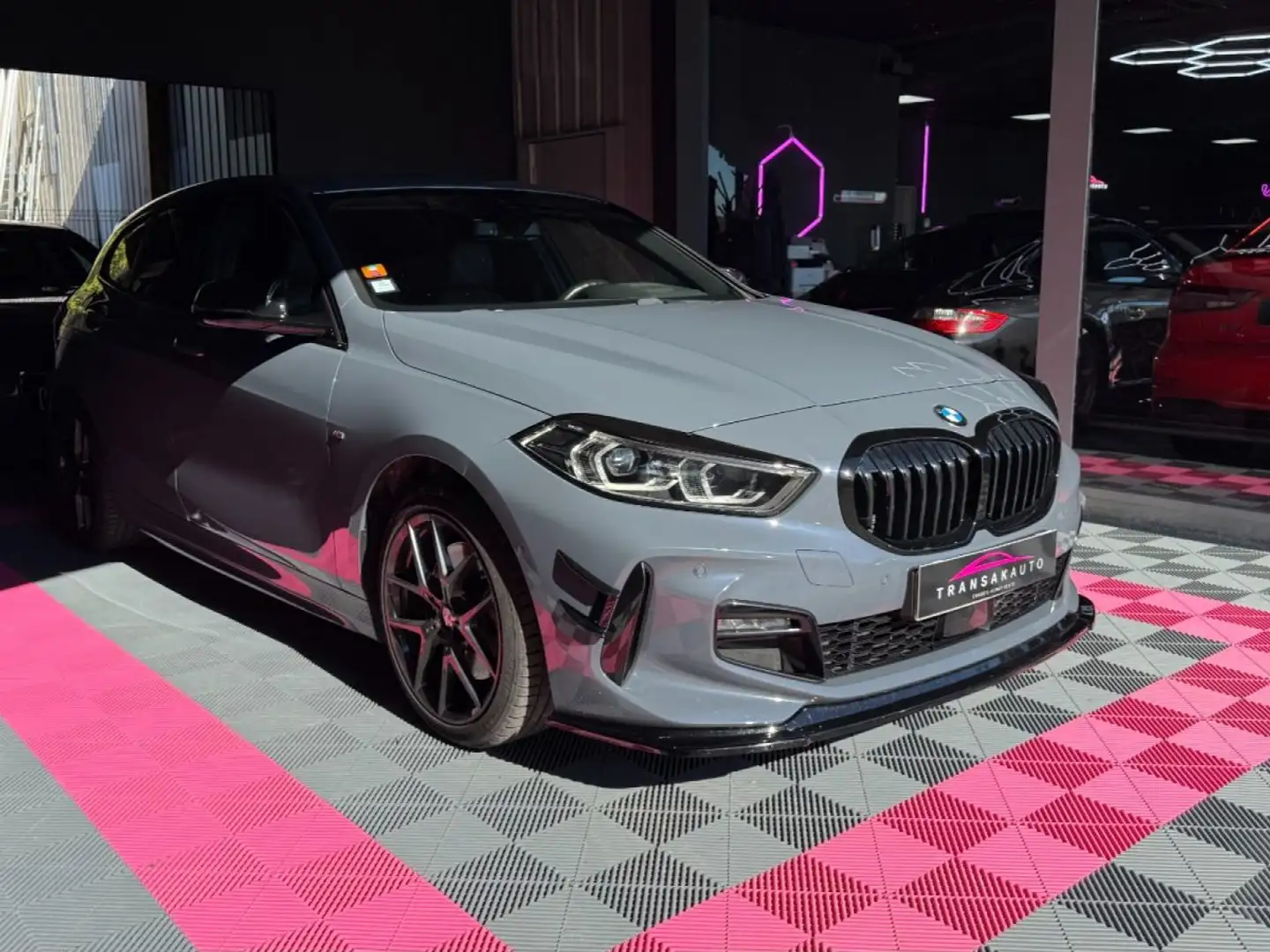 BMW 120 SERIE F40 120d xDrive 190 ch BVA8 M Sport ~ Harman Kardon ~ Affichage tête haute ~ Volant chauffant ~ CarPlay sans fil ~  Szary - 2