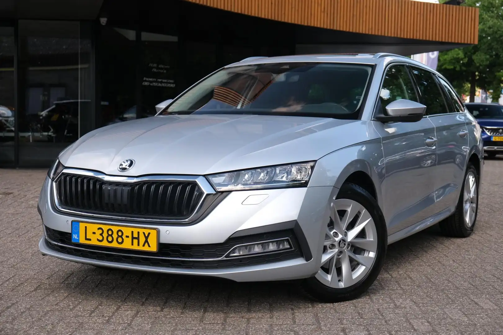 Skoda Octavia Combi 1.0 e-TSI Business Edition Plus/Pano/ACC/Cam Grau - 1