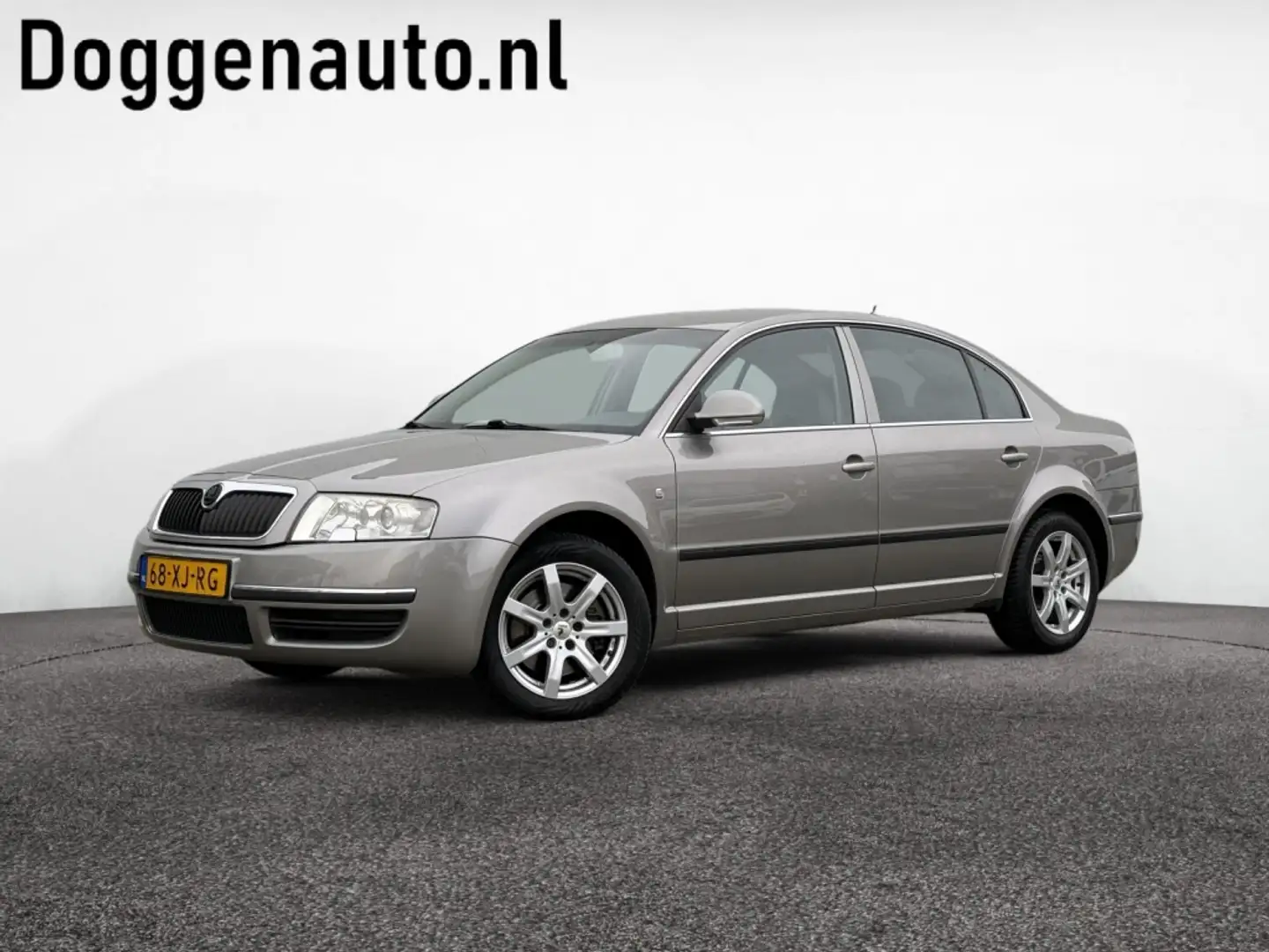 Skoda Superb 2.8 V6 Comfort origineel Nederlands onderhoudsboek Bej - 1