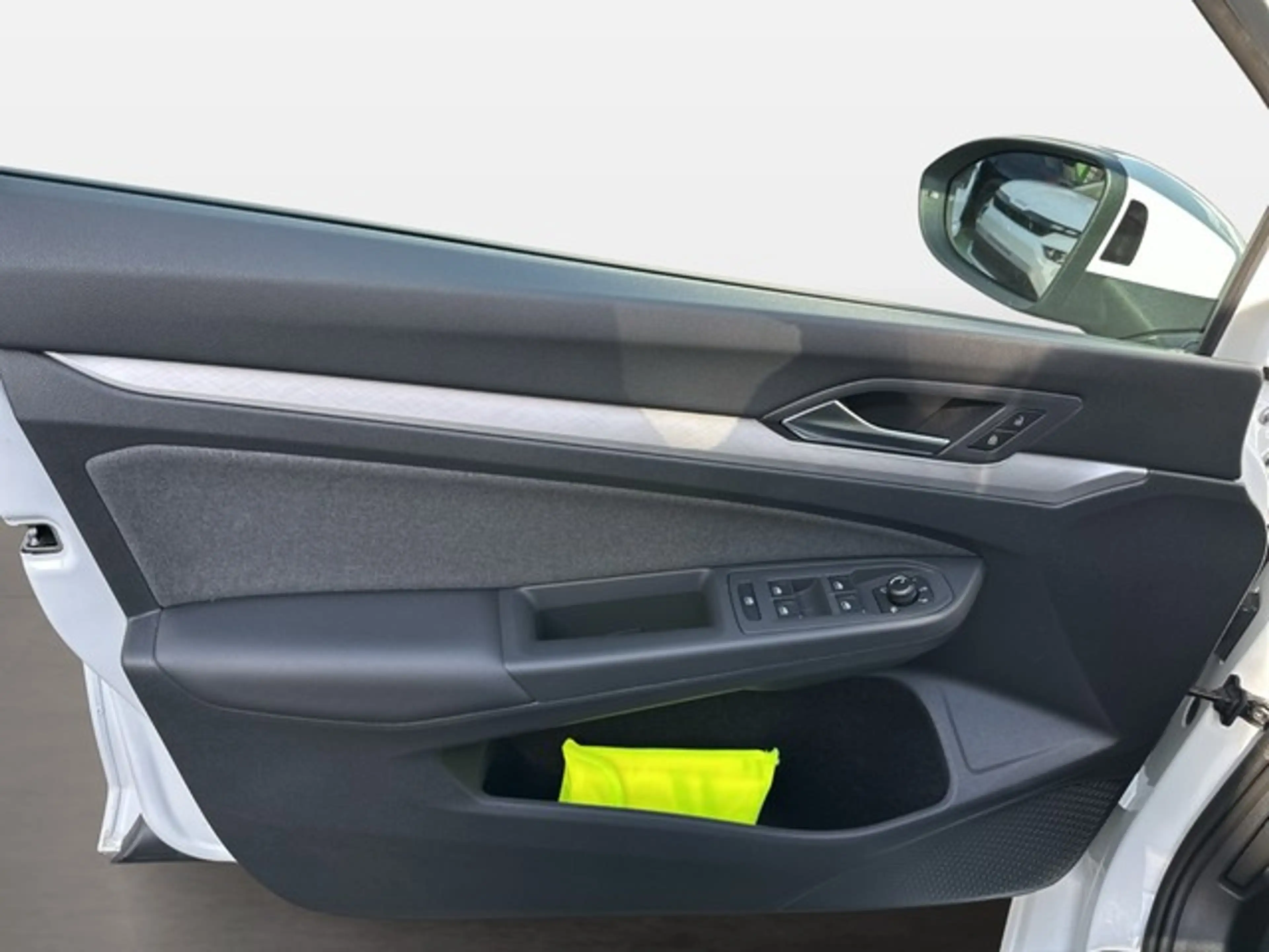 Volkswagen Golf Life 1,5 l eTSI DSG LED+ SIDE ASSIST+ ACC+ APP ... — photo 14