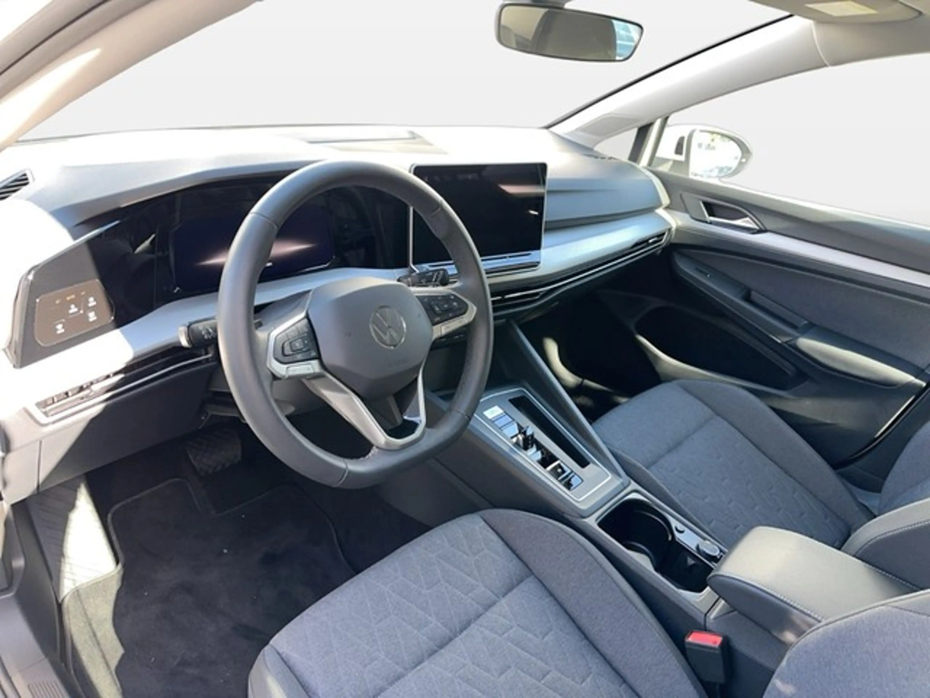 Volkswagen Golf Life 1,5 l eTSI DSG LED+ SIDE ASSIST+ ACC+ APP ... — photo 9