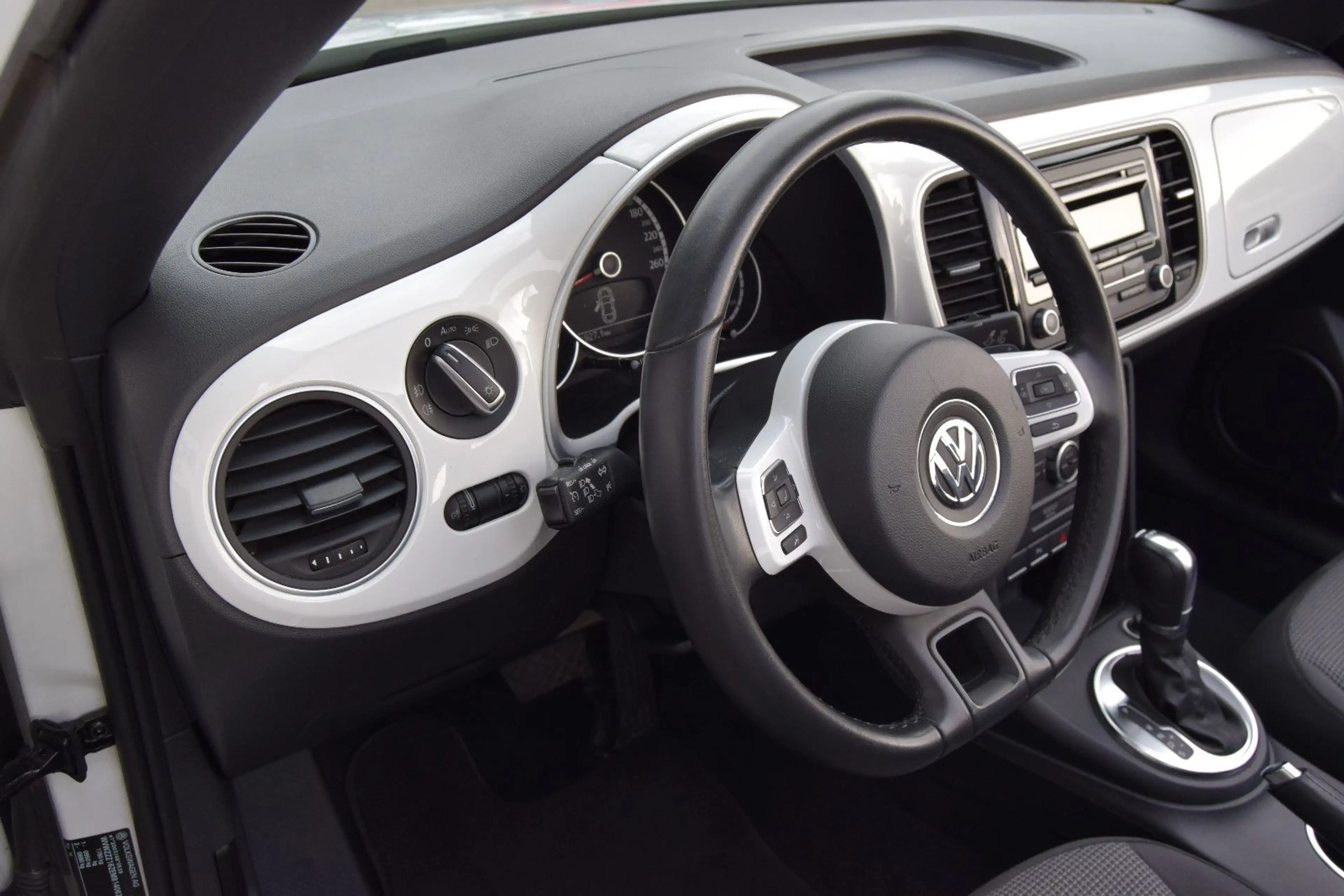 Volkswagen Beetle Cabriolet Design — photo 11
