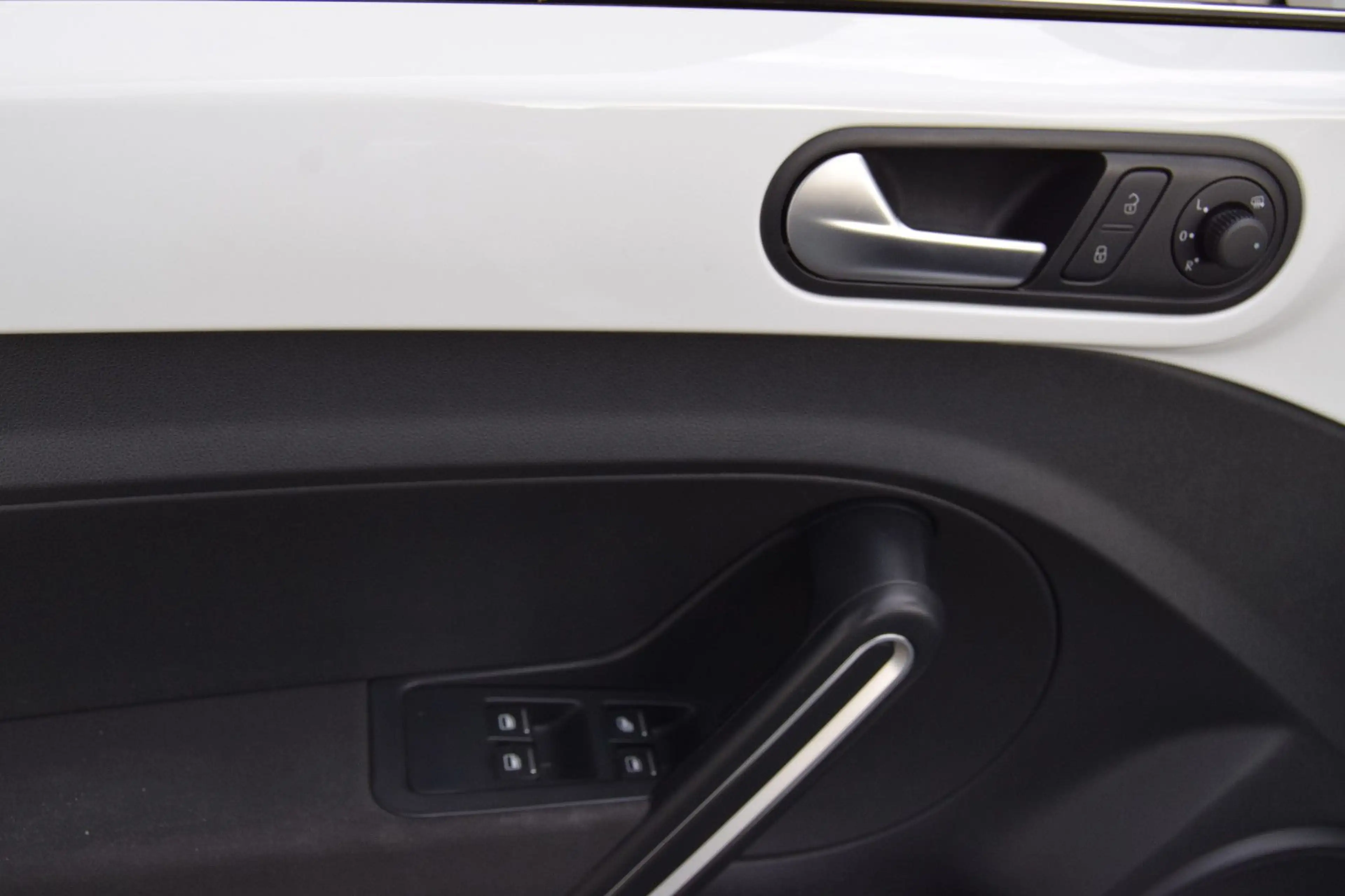 Volkswagen Beetle Cabriolet Design — photo 9