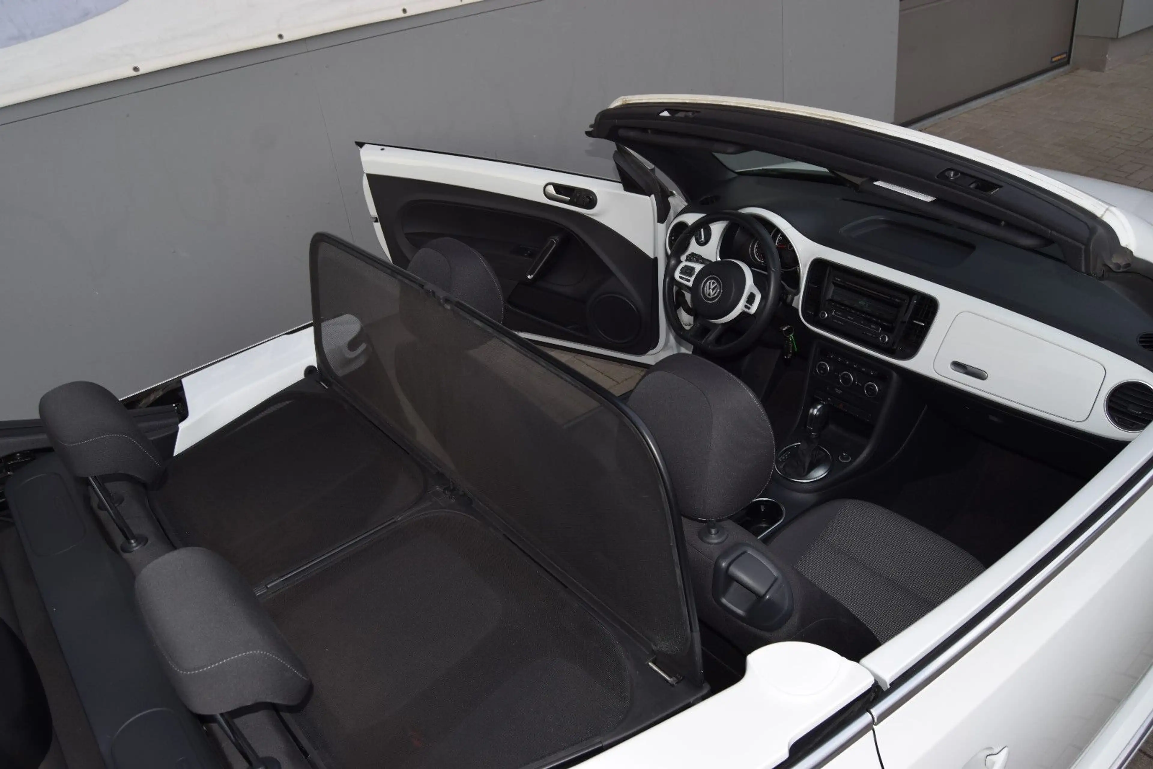 Volkswagen Beetle Cabriolet Design — photo 15