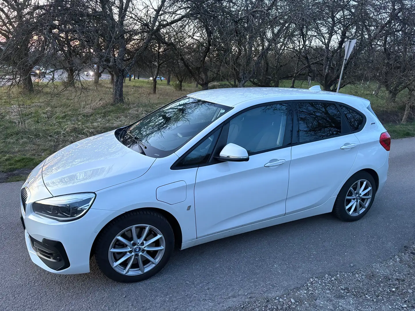 BMW 225 2er Active Tourer Plug-In-Hybrid 225xe iPerformanc Weiß - 1
