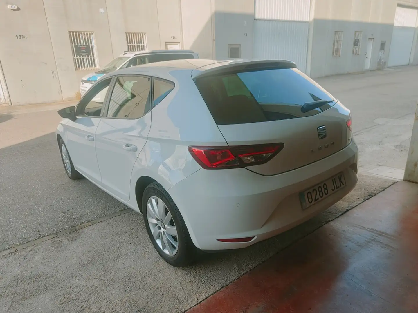 SEAT Leon 1.6TDI CR S&S Style 110 Blanco - 2
