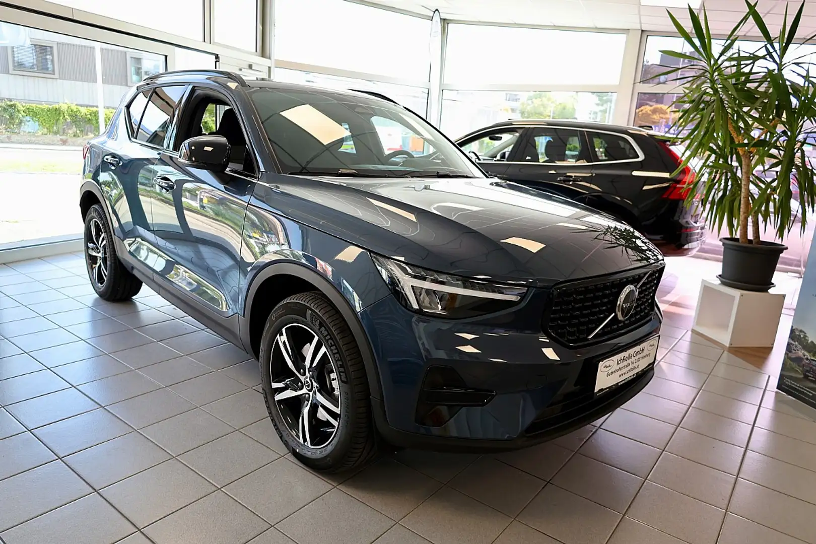 Volvo XC40 B3 Plus Dark Aut. Standheizung Blau - 1