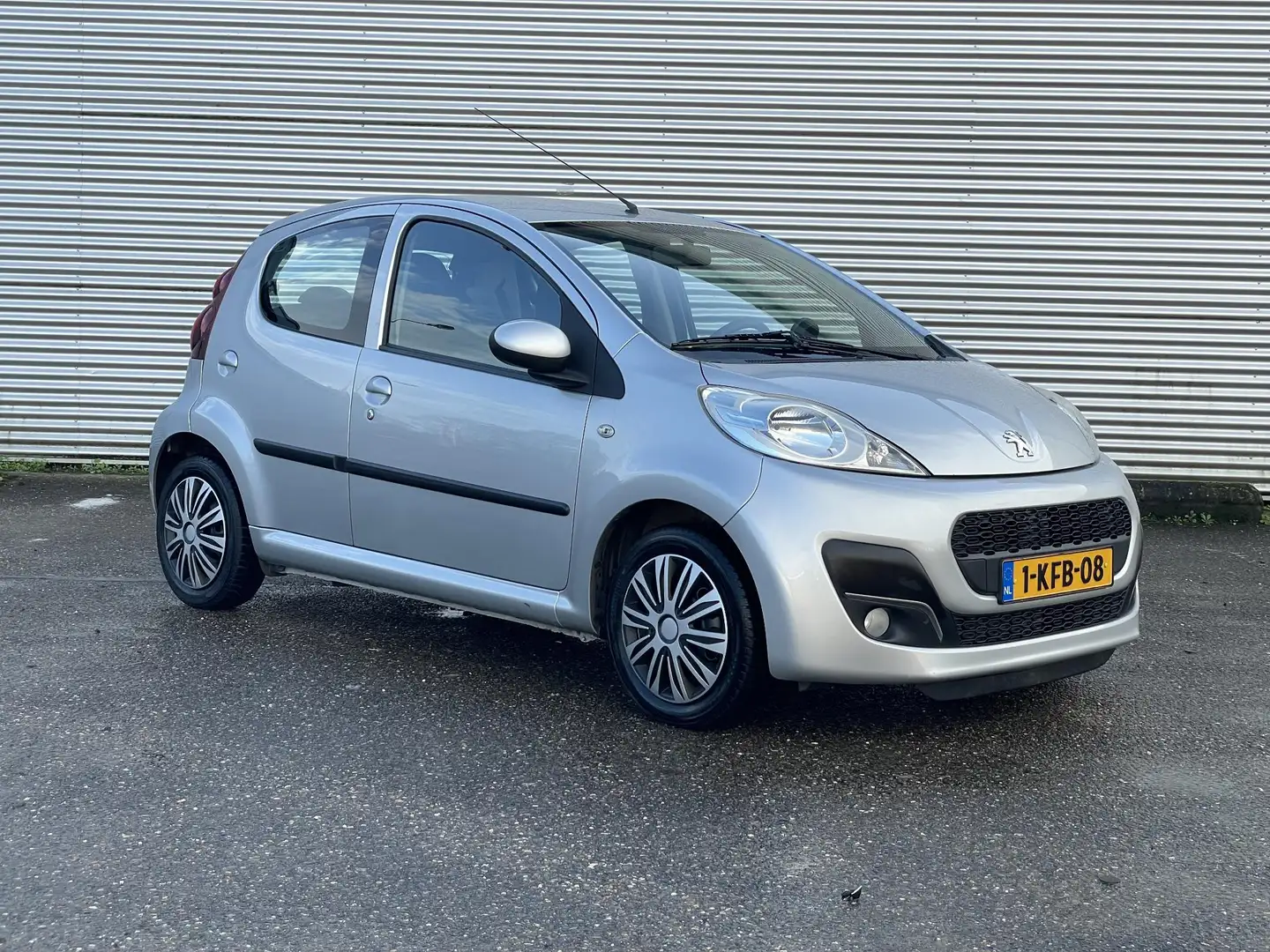 Peugeot 107 1.0 Active 5 Deurs|Airco|Radio|Nieuwe Wieldoppen P Gris - 2