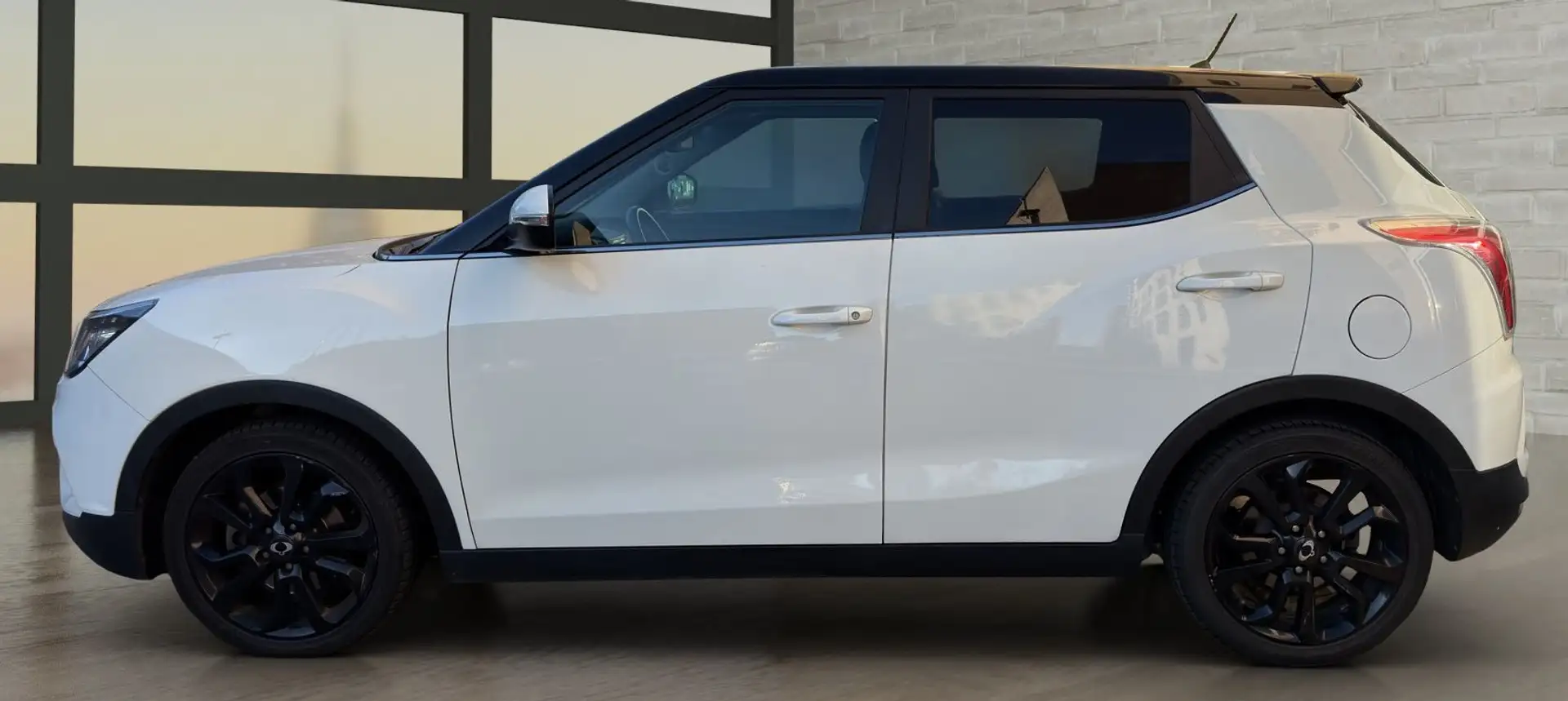 SsangYong Tivoli Tivoli D16T Limited 4x2 Aut. Limited Blanco - 1