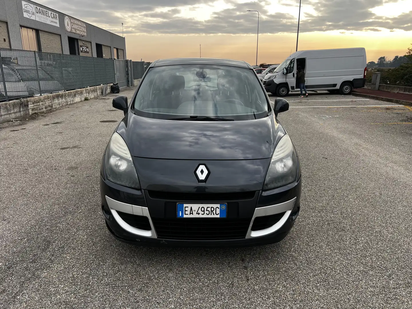 Renault Scenic Scenic III X-Mod 1.6 16v Dynamique Schwarz - 2