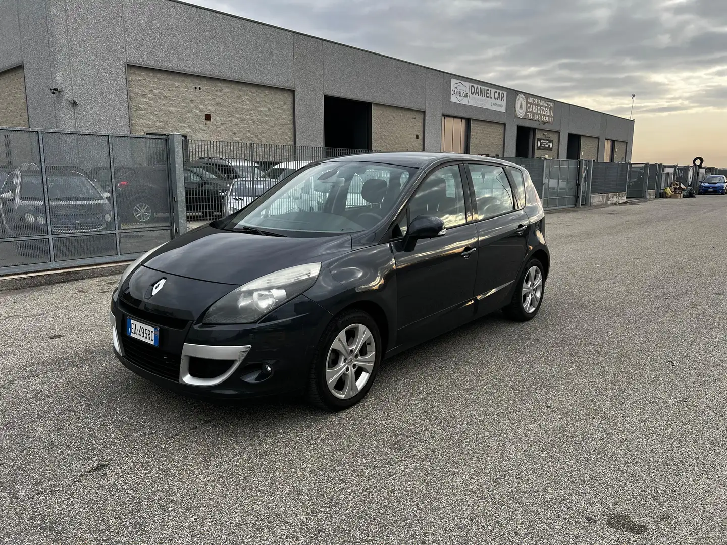 Renault Scenic Scenic III X-Mod 1.6 16v Dynamique Schwarz - 1