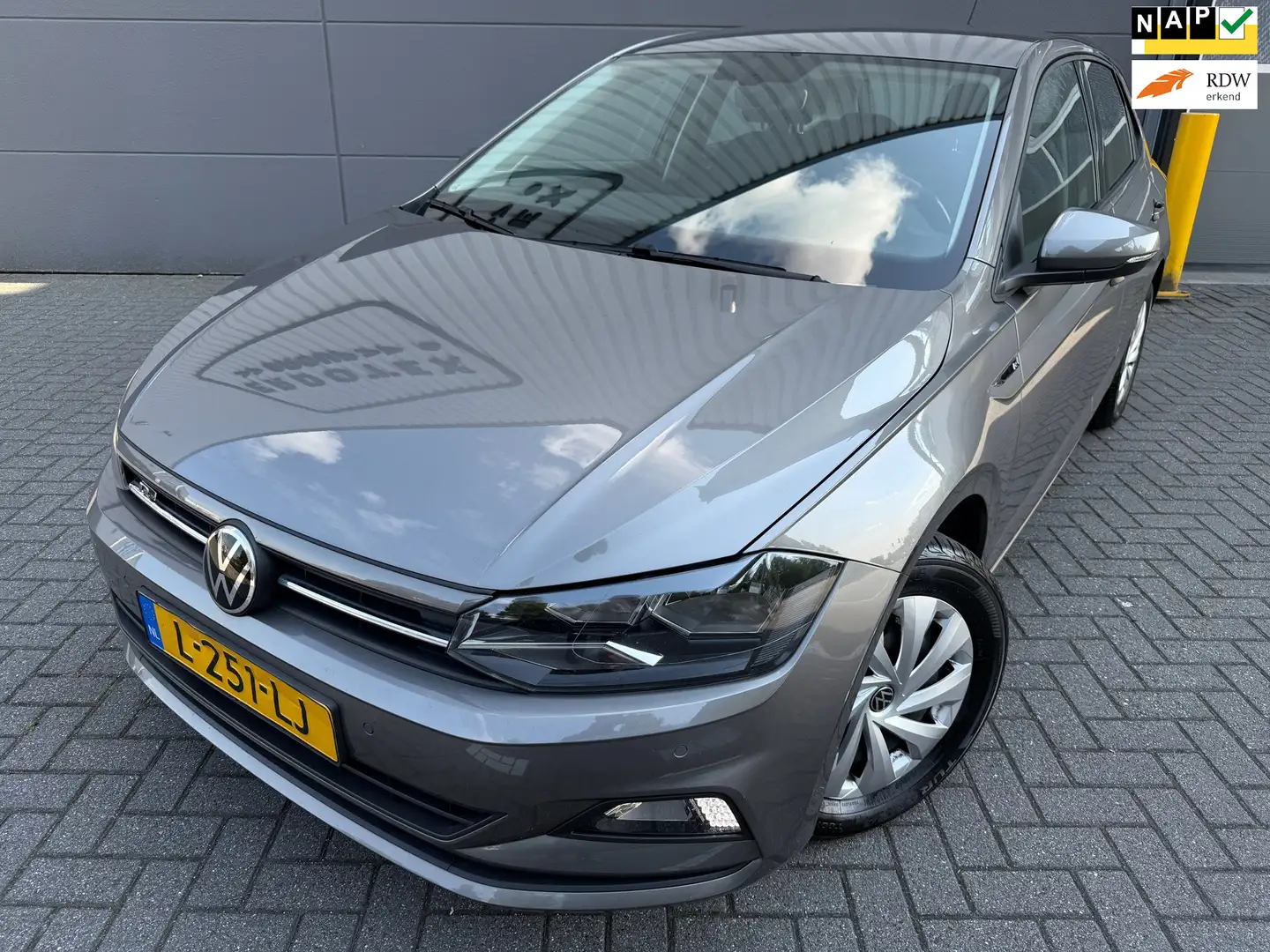 Volkswagen Polo 1.0 TSI R-LINE Business*CRUISE*APK*NAP*NAVI*CARPLY Gris - 1