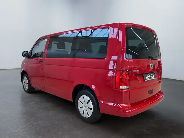 Volkswagen Multivan view 4