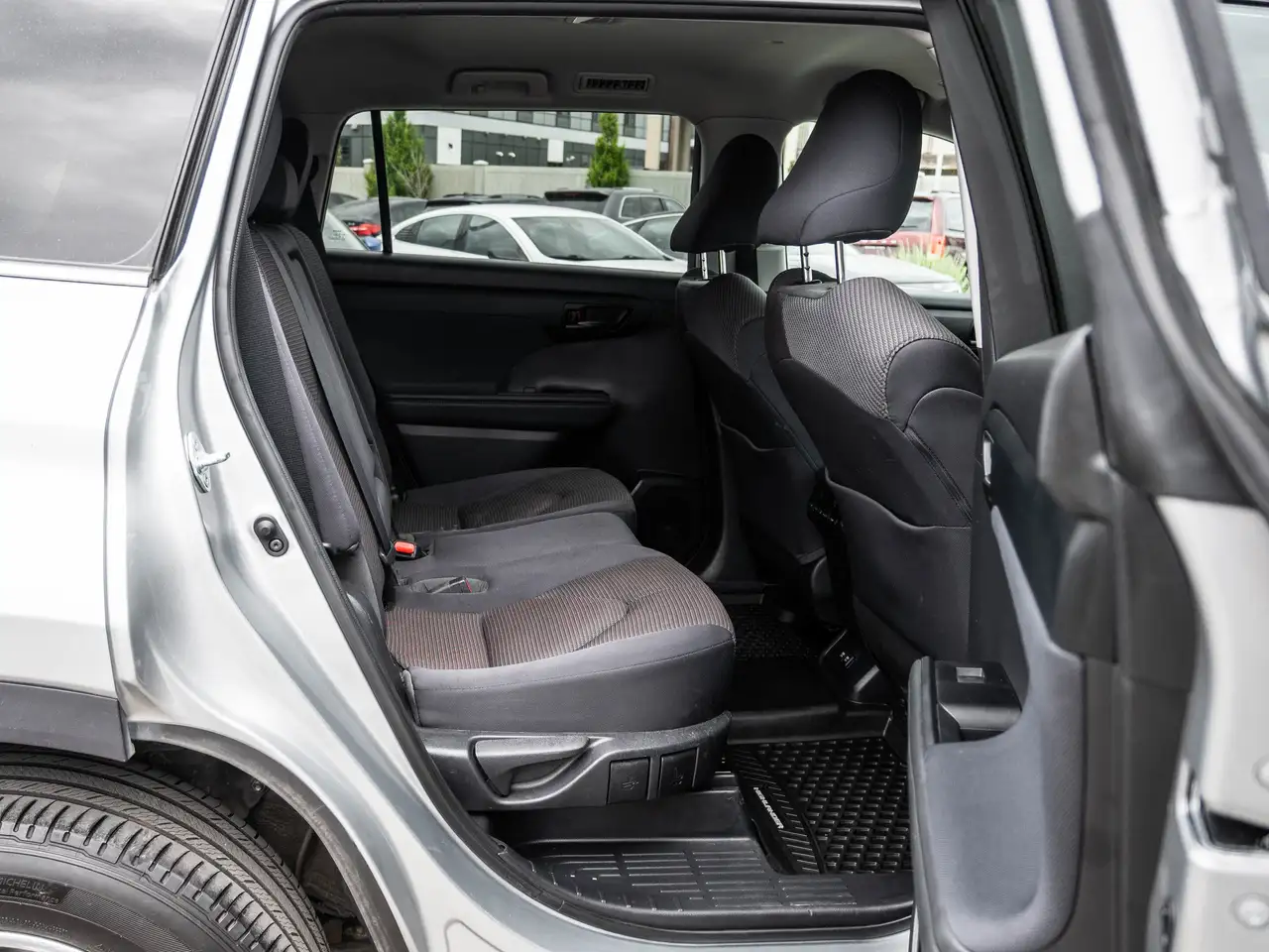 Toyota Highlander снимка Toyota Highlander