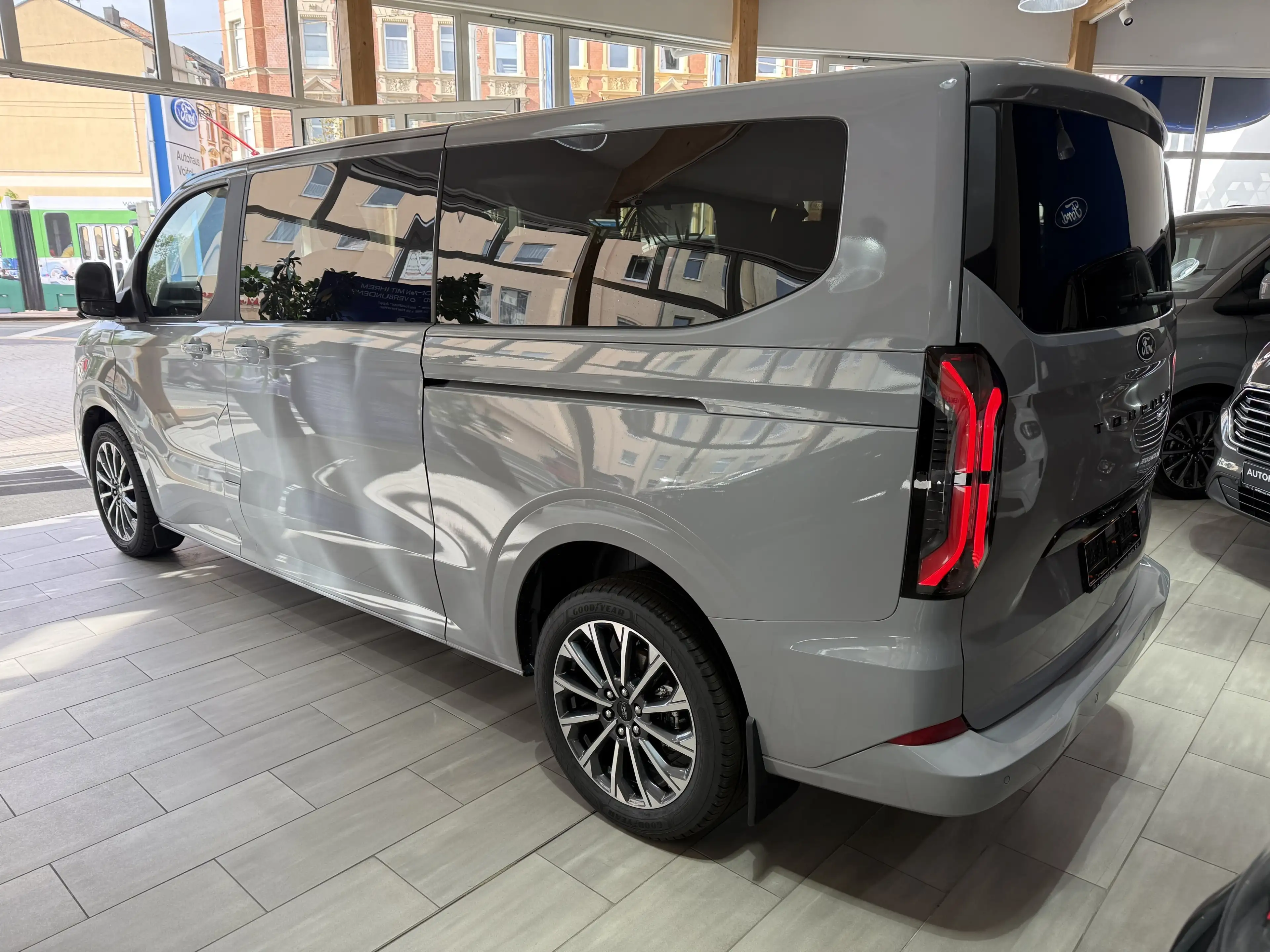Ford Tourneo Custom Titanium X L2 elektr. AHK / B&O / 70L Tank — photo 7