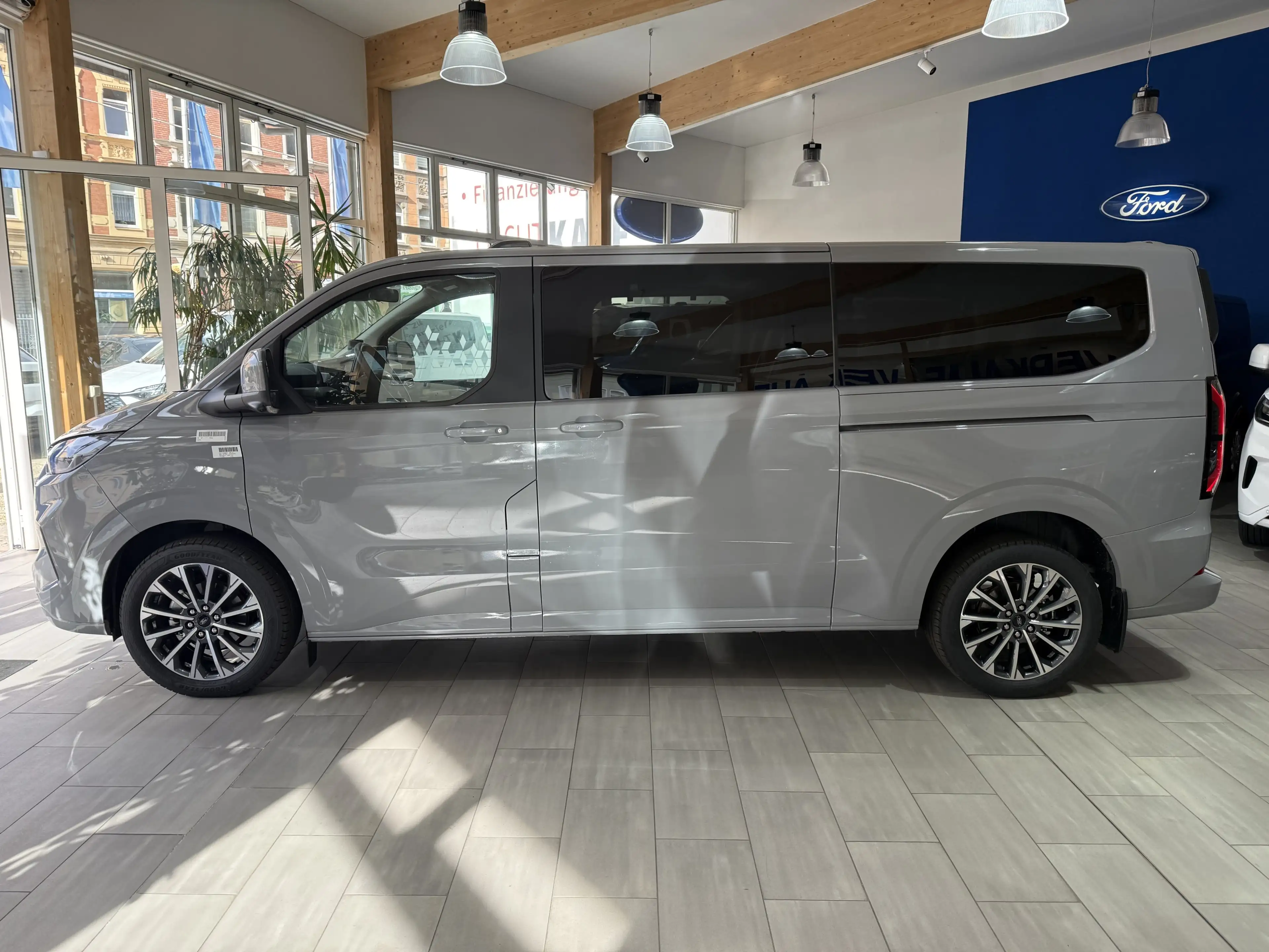 Ford Tourneo Custom Titanium X L2 elektr. AHK / B&O / 70L Tank — photo 8