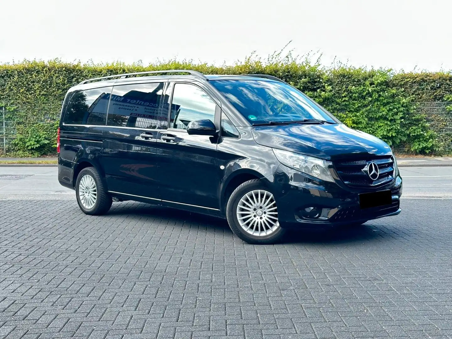 Mercedes-Benz Vito Tourer 114 CDI BT Pro Lang 9.Sitze PDC Schwarz - 1