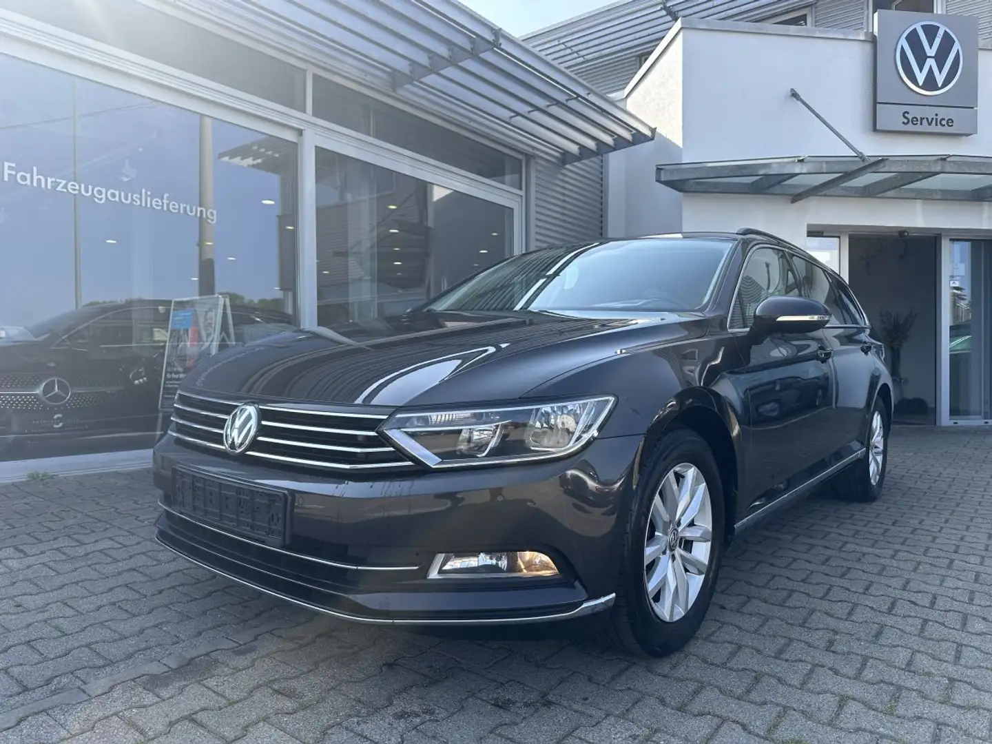 Volkswagen Passat Variant 2.0TDI DSG*NAVI*AHK*KAMERA Gris - 1