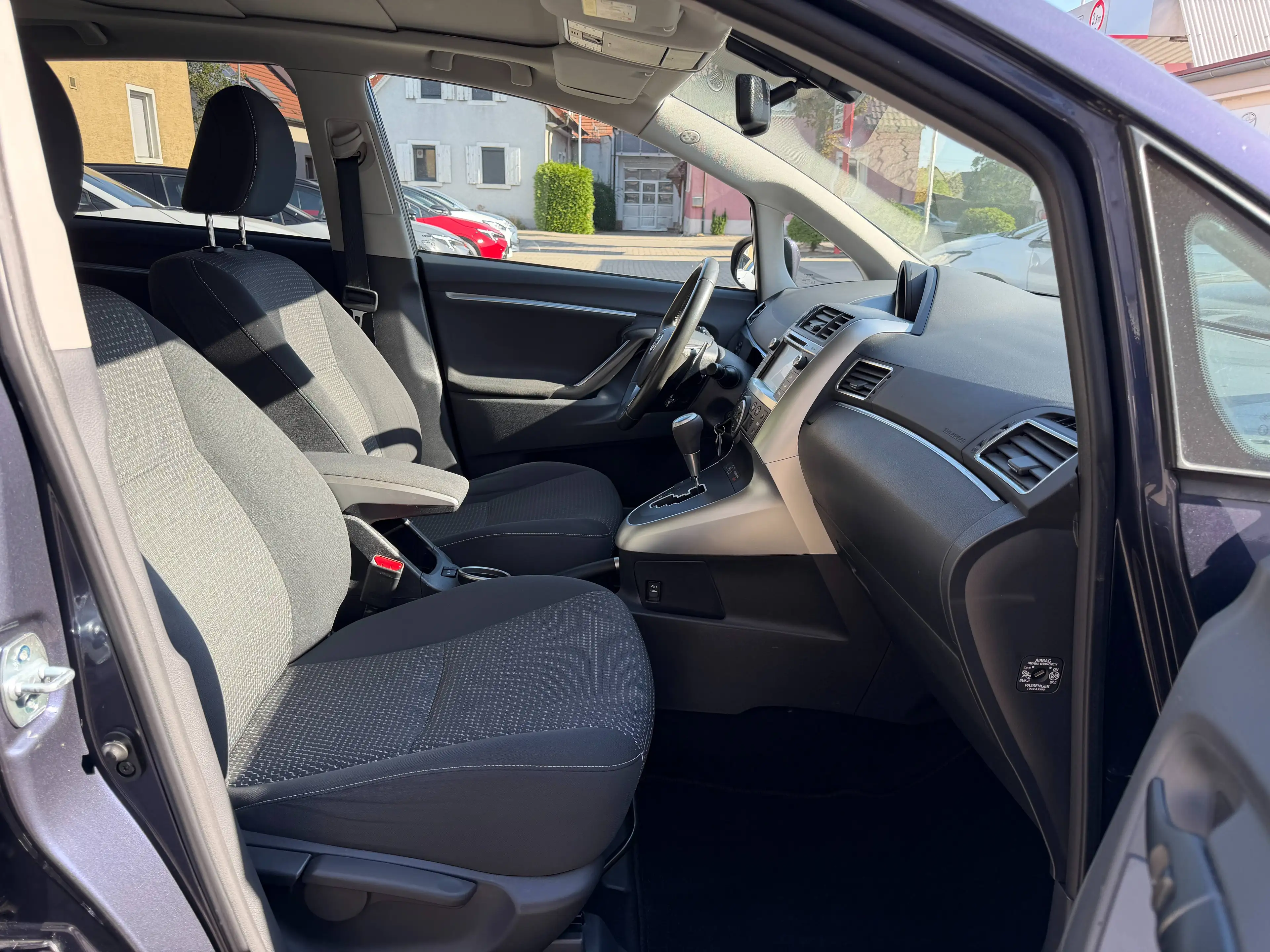 Toyota Verso SkyView Edition — photo 10
