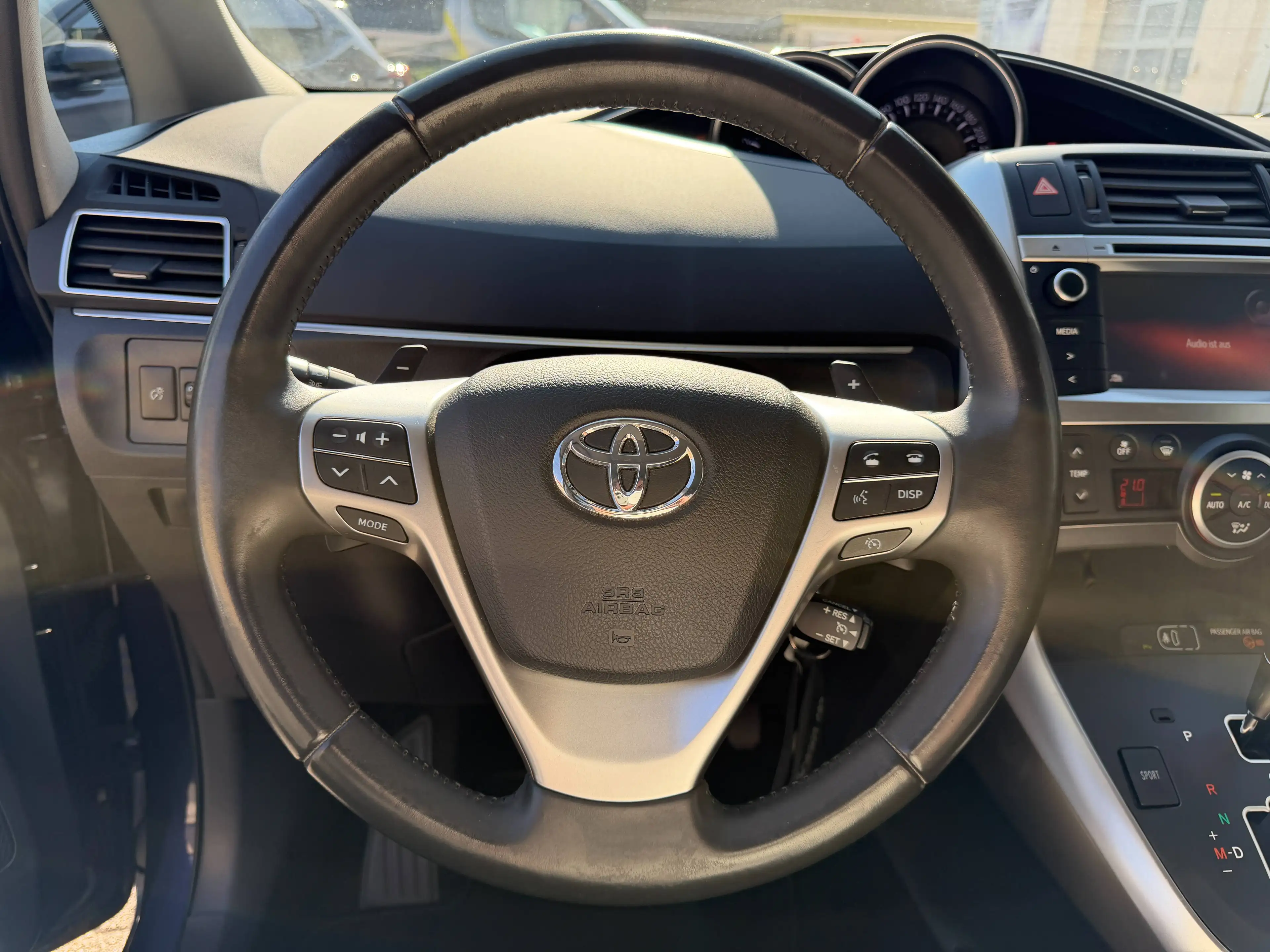 Toyota Verso SkyView Edition — photo 13