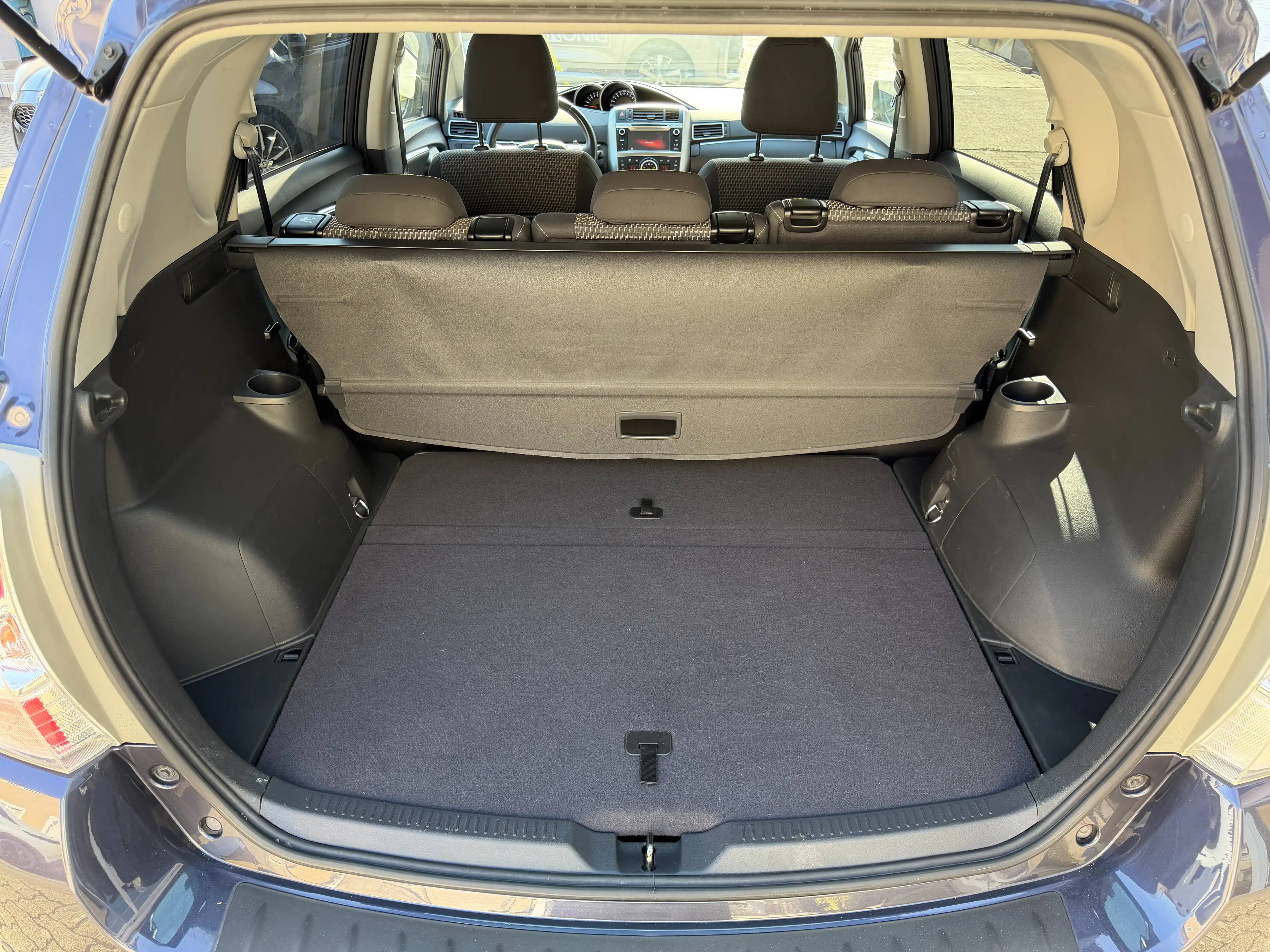 Toyota Verso SkyView Edition — photo 15