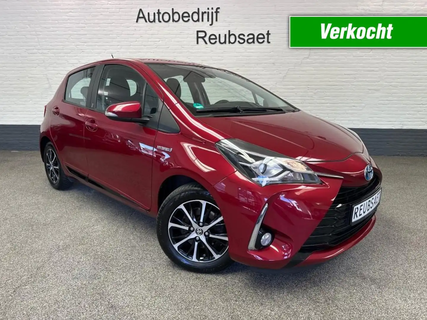 Toyota Yaris 1.5 Hybrid Dynamic VERKOCHT!!! Rood - 1