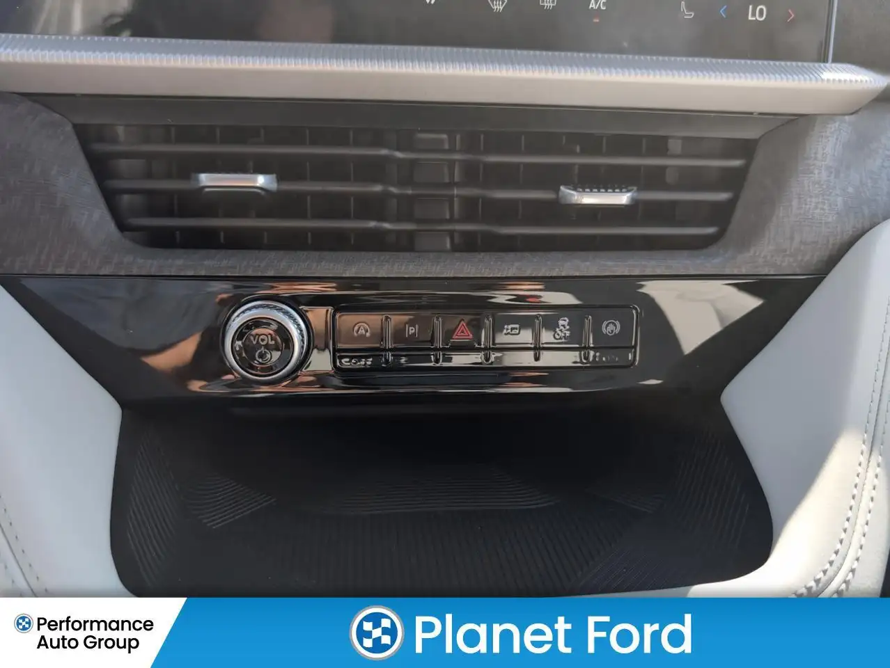 Ford Explorer photo Ford Explorer
