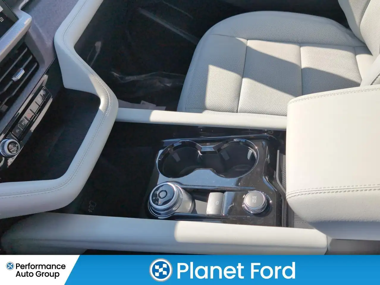 Ford Explorer photo Ford Explorer