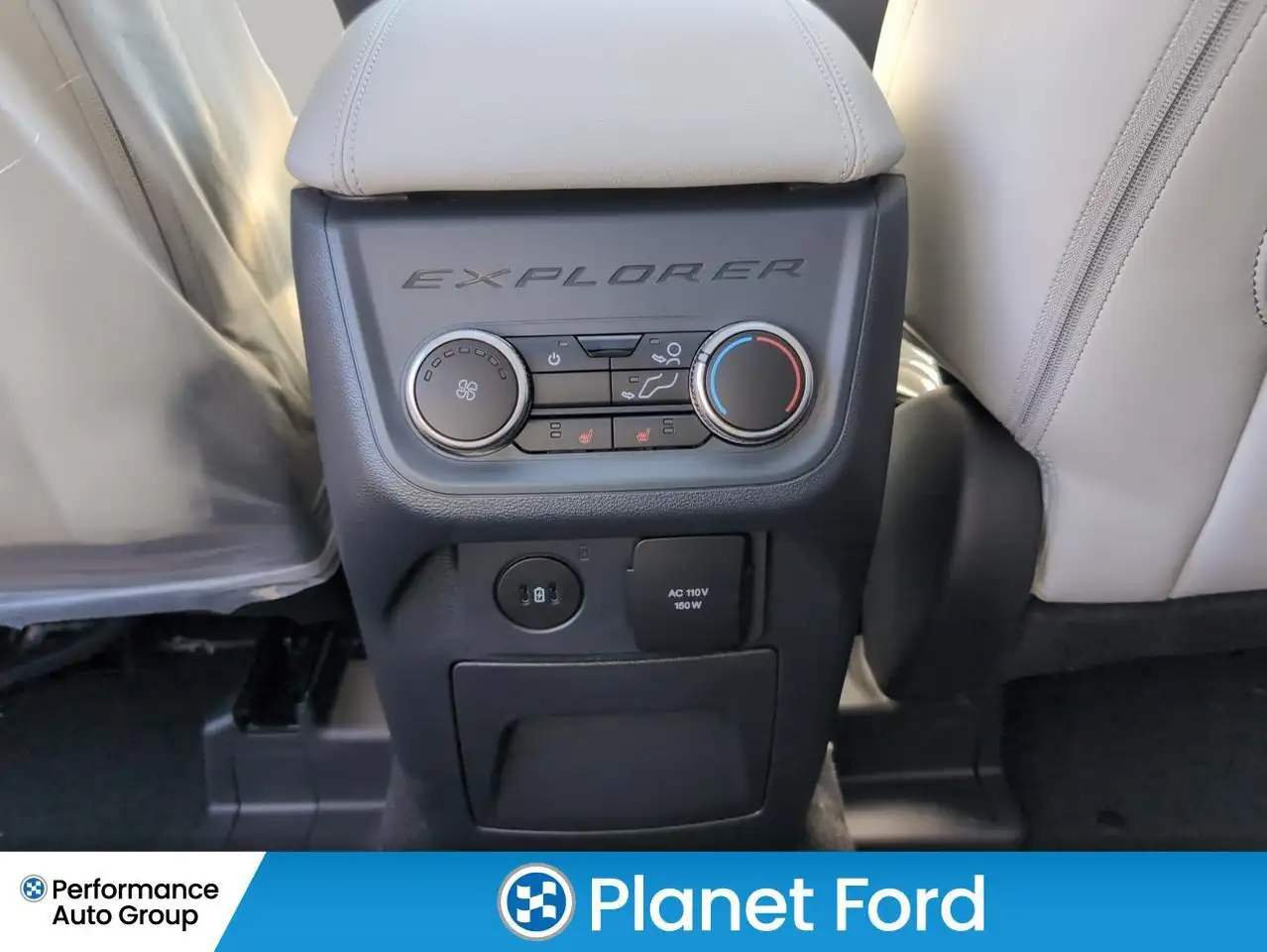Ford Explorer photo Ford Explorer