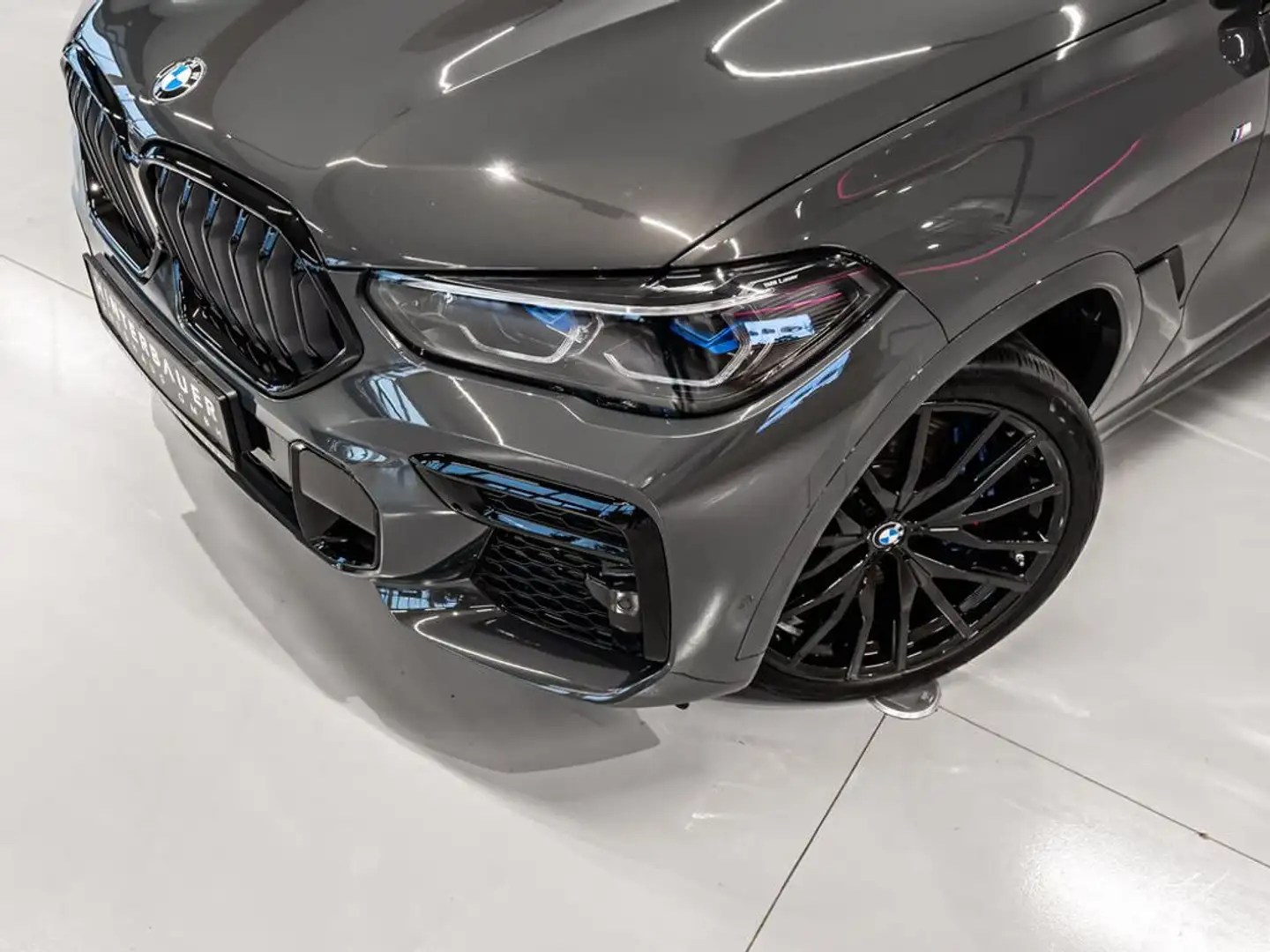 BMW X6 xDrive 40d Aut. M-SPORT *AHK*HEAD-UP*LASER* Grijs - 2