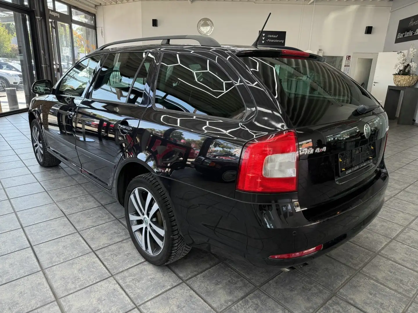 Skoda Octavia Ambition Allrad, PDC, Sitzheiz, Tempomat Schwarz - 2